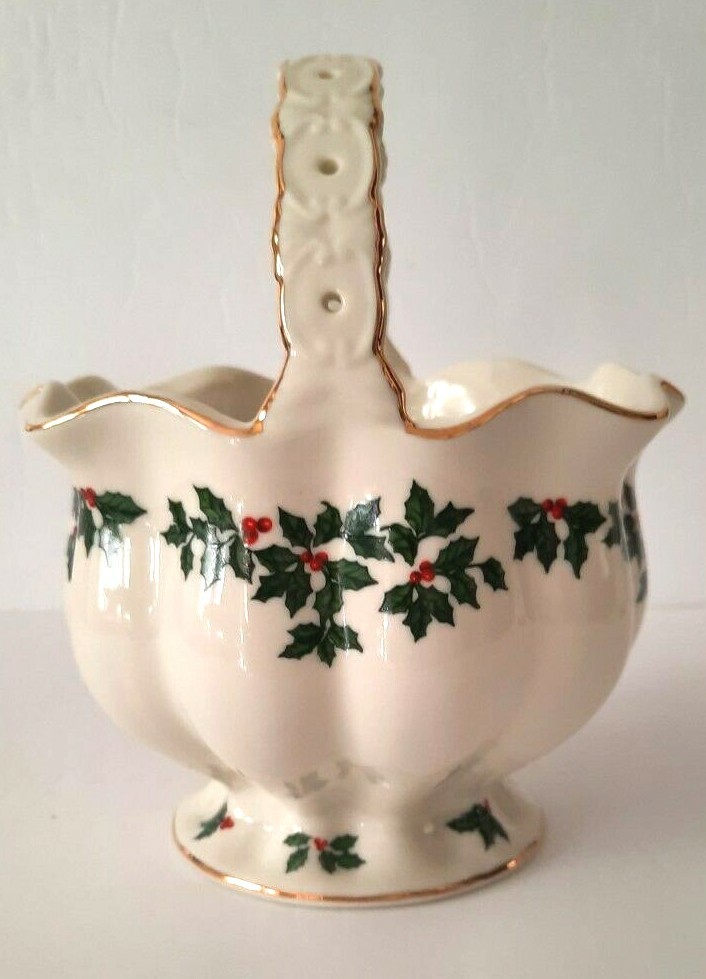 Madison & Max HOLLY COLLECTION Porcelain Basket with Holly Berries and Gold Trim