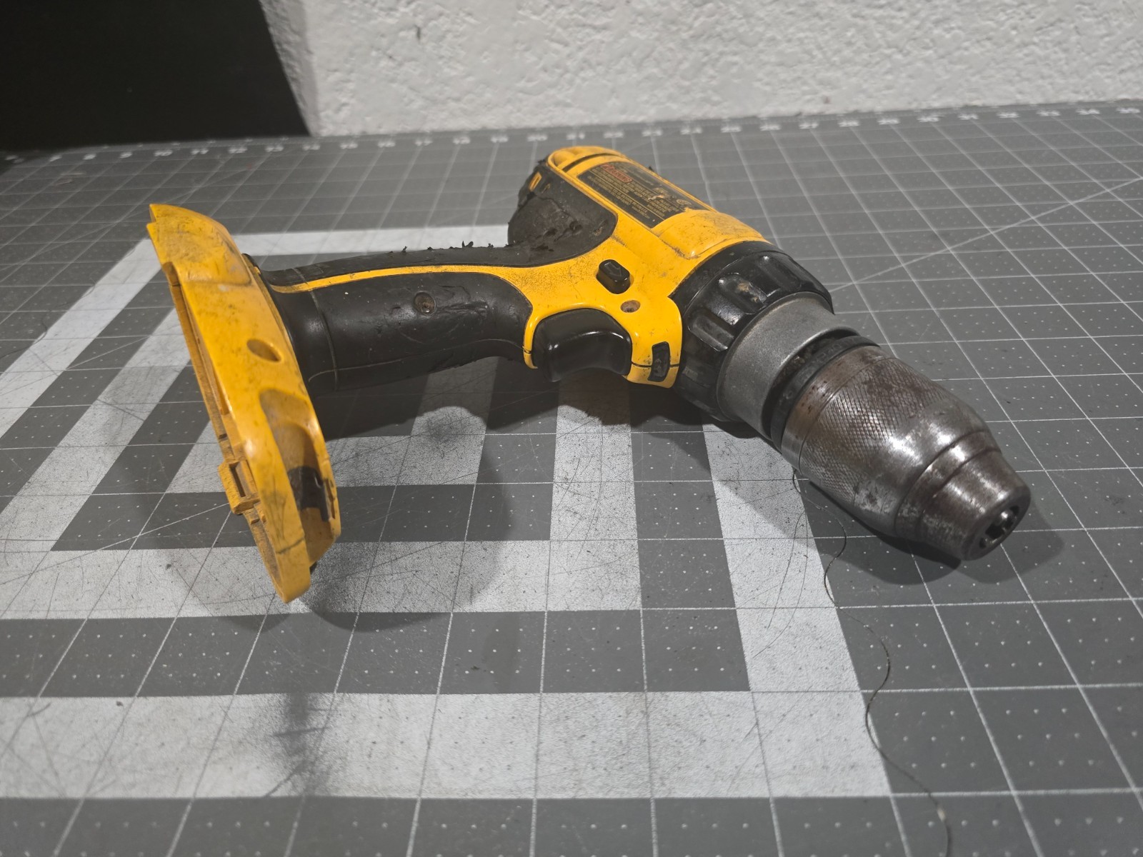 DeWalt DC725 1/2" Cordless Hammerdrill Drill Driver 18V 2 Speed Tool Only