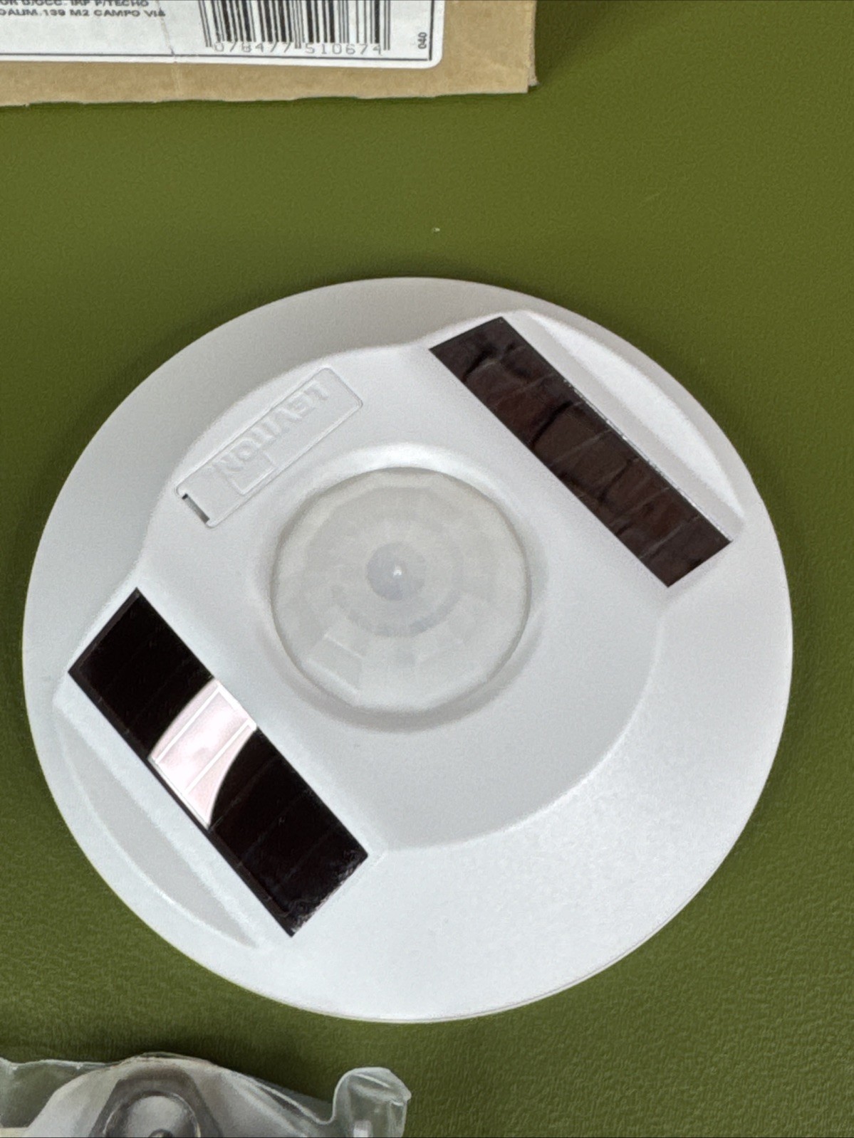 Leviton WSC15-IRW Wireless Ceiling Occupancy Sensor 1500 SF PIR RF Solar (b)