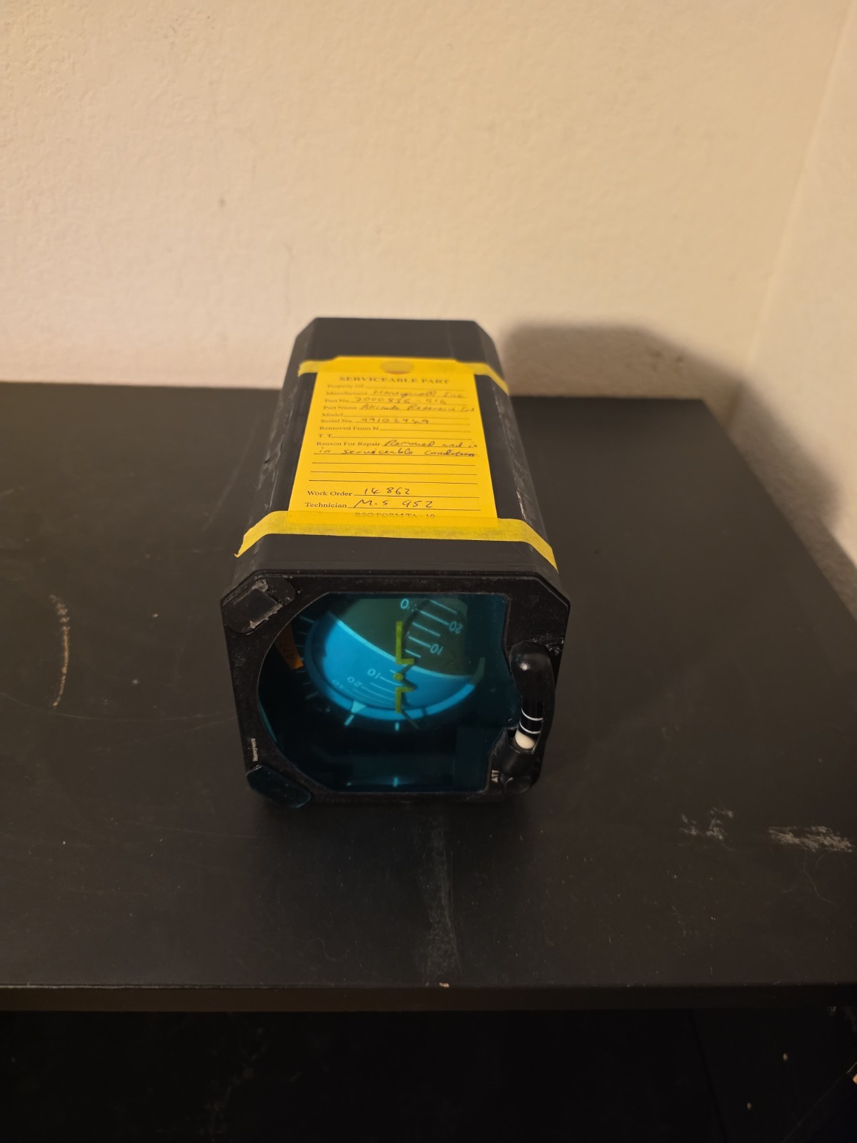 P/N 7000836-916; ATTITUDE REFERENCE INDICATOR