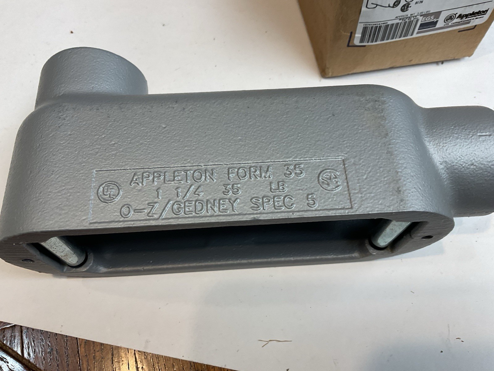 Appleton LB125-M, Rigid Conduit Outlet Body, 1 1/4" Form 35 NEW IN BOX  rollers