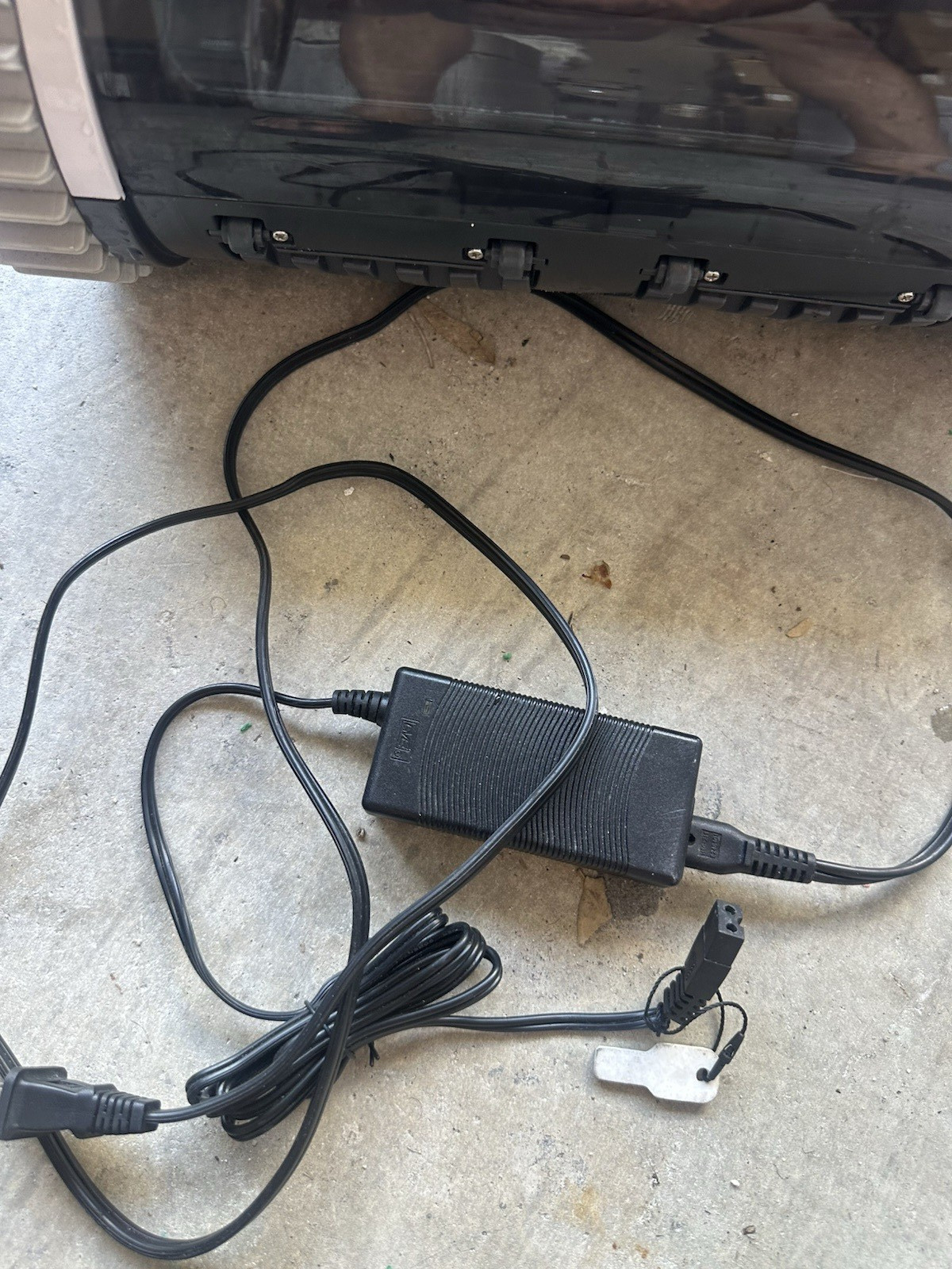 WYBOT Robotic Pool Cleaner Osprey 700 Pro FOR PARTS OR REPAIR - Non-Working