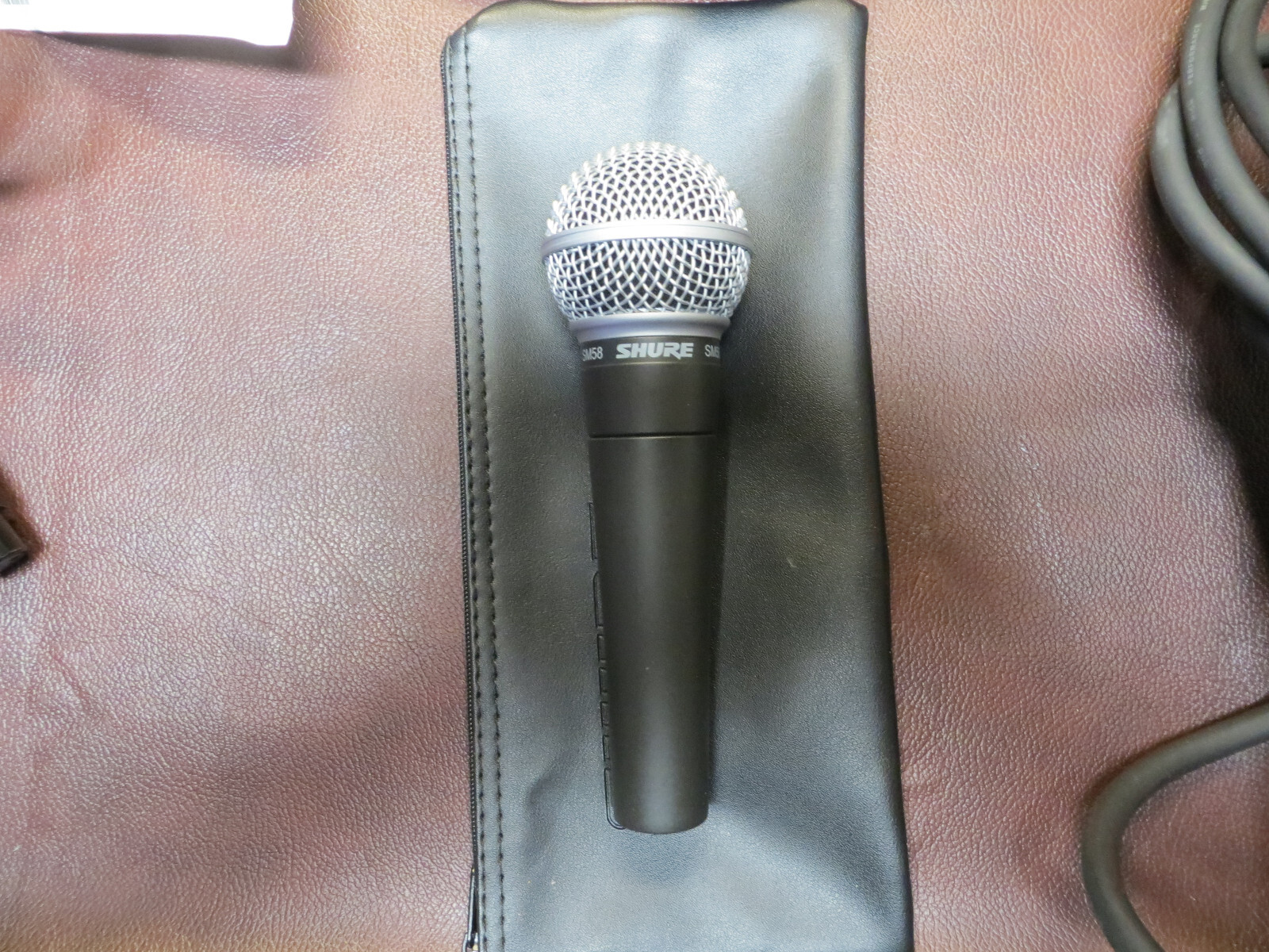 SHURE SM58 MICROPHONE W/2 20' HIGH PERFORMANCE 8mm XLR PIG HOG CABLES