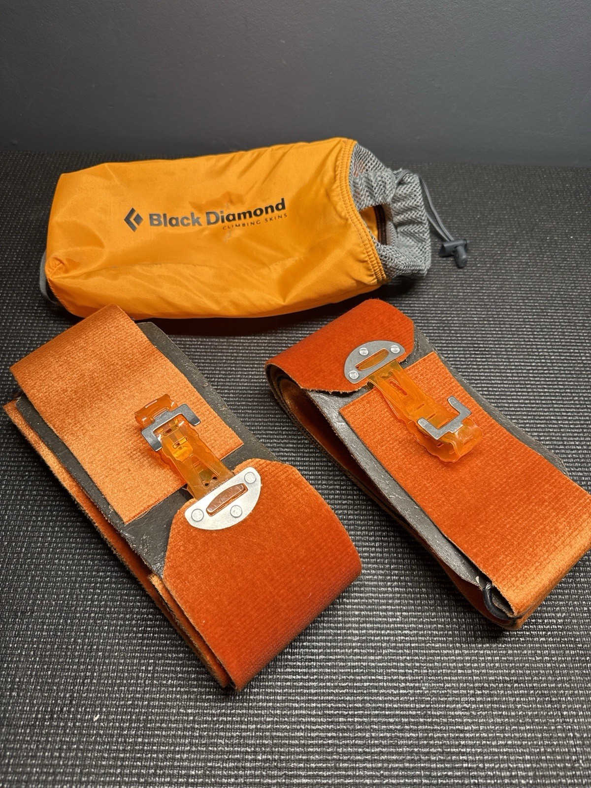 BLACK DIAMOND CLIMBING SKINS BACKCOUNTRY SKI SKINS W/ BAG