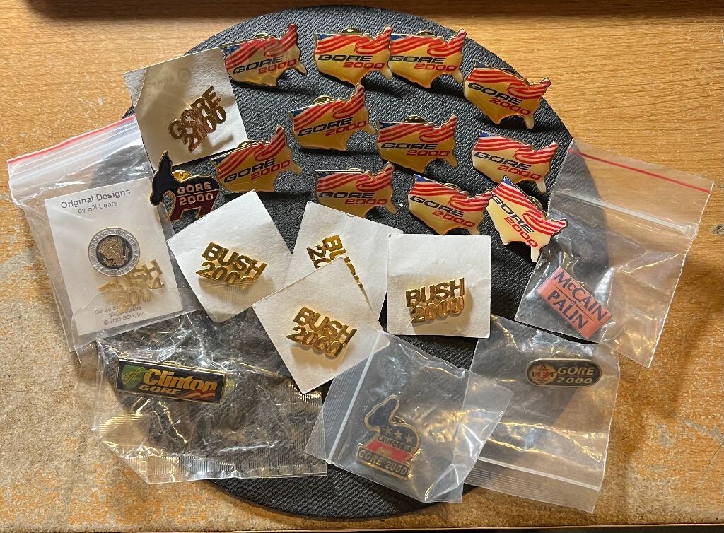 LOT OF ASSORTED LAPEL PINS - 15 GORE (5 DIFF) 5 BUSH (2 DIFF) 1 CLINTON 1 McCAIN