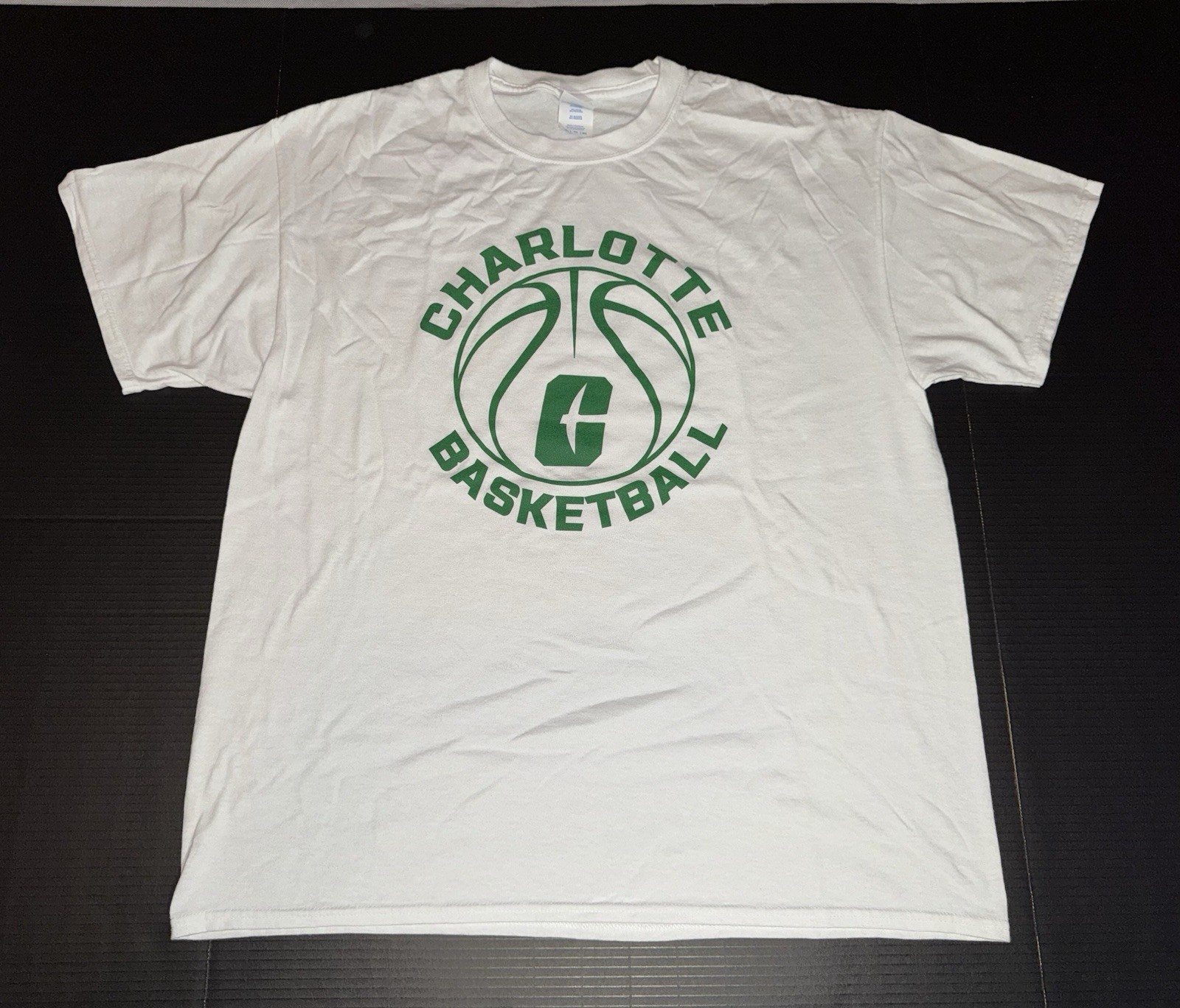 UNC Charlotte  49ers Basketball Men’s XL White 100% Cotton Tee Brand New