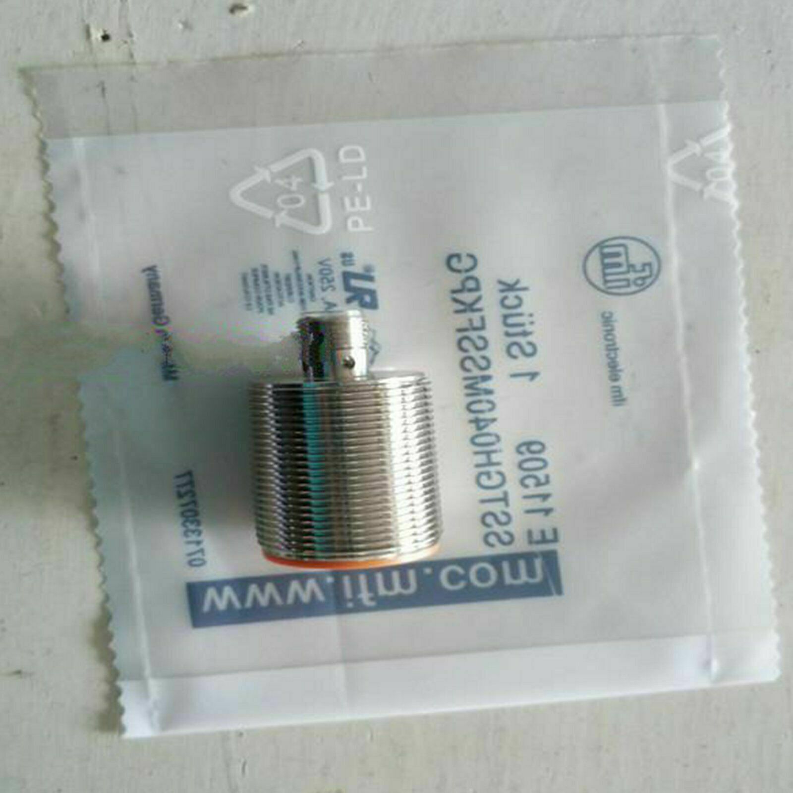 IFM IIS204 IIB3015BBPKG/M/US Proximity Switch New