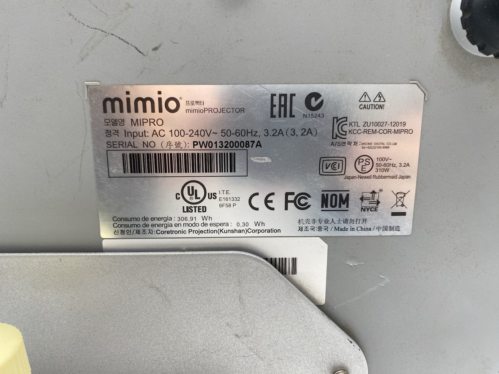 Mimio Mipro DLP UST Projector w/ Mount, (15 Lamp Hours)