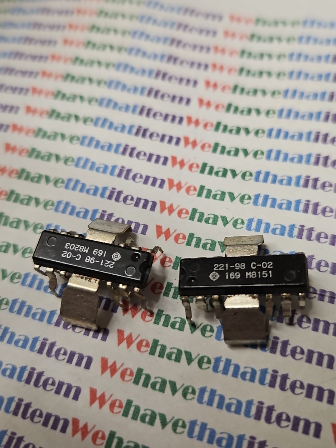 221-98  / IC / DIP  / 2 PIECES /  (qzty)