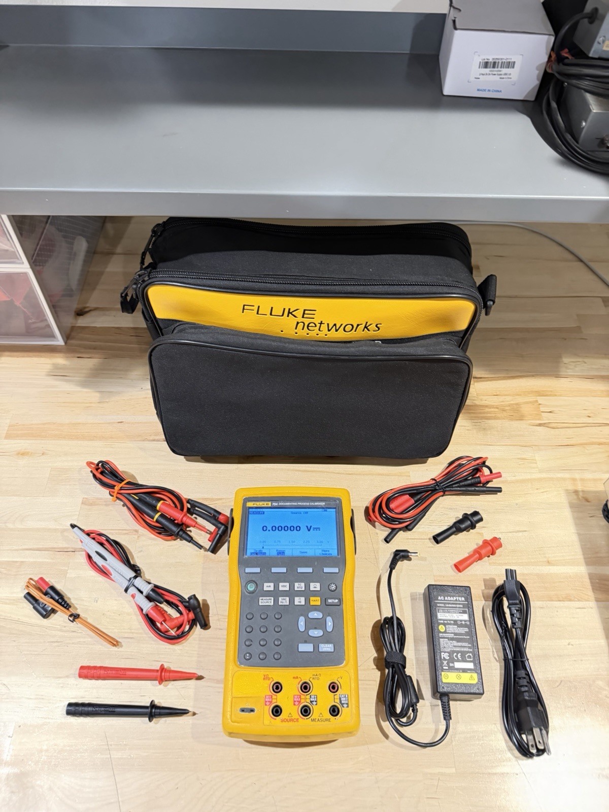 FLUKE 754 DOCUMENTING PROCESS CALIBRATOR W/ ACCESSORIES (TESTED) FREE SHIPPING