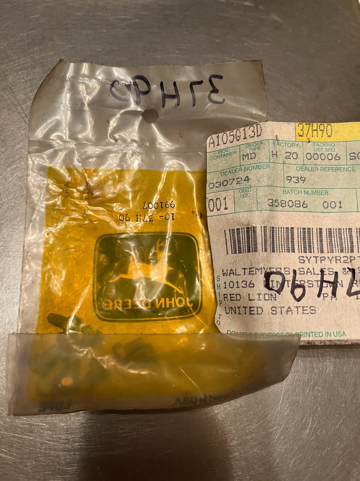 37H90  Genuine  OEM  John Deere  SCREW   QTY of 9 SCREWS