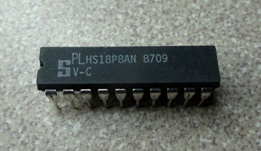 PLHS18P8AN, Programmable Array Logic, DIP IC