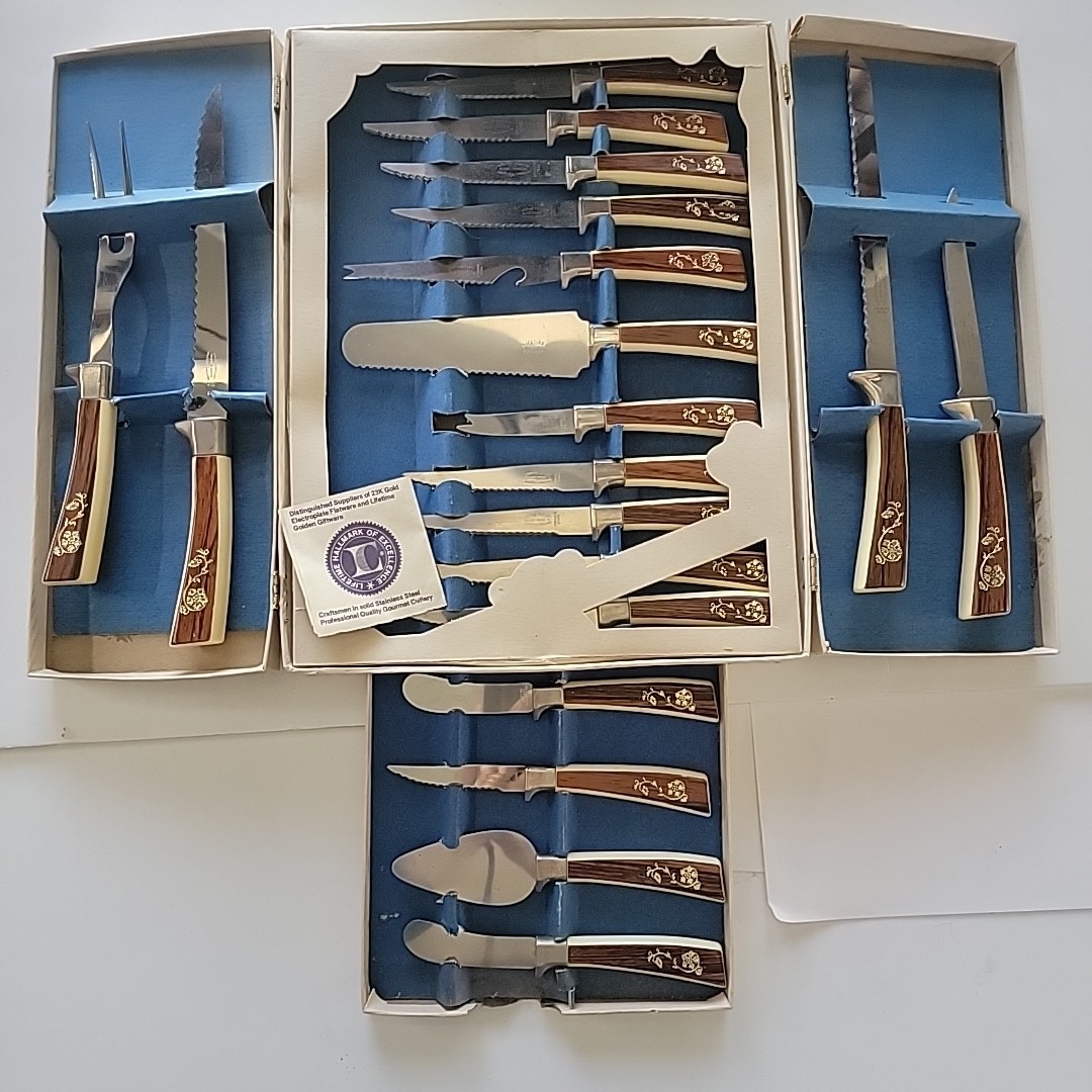 NOS! Vintage 1970s SHEFFIELD GOLDEN PRESTIGE 19 PC CUTLERY SET in Original Box