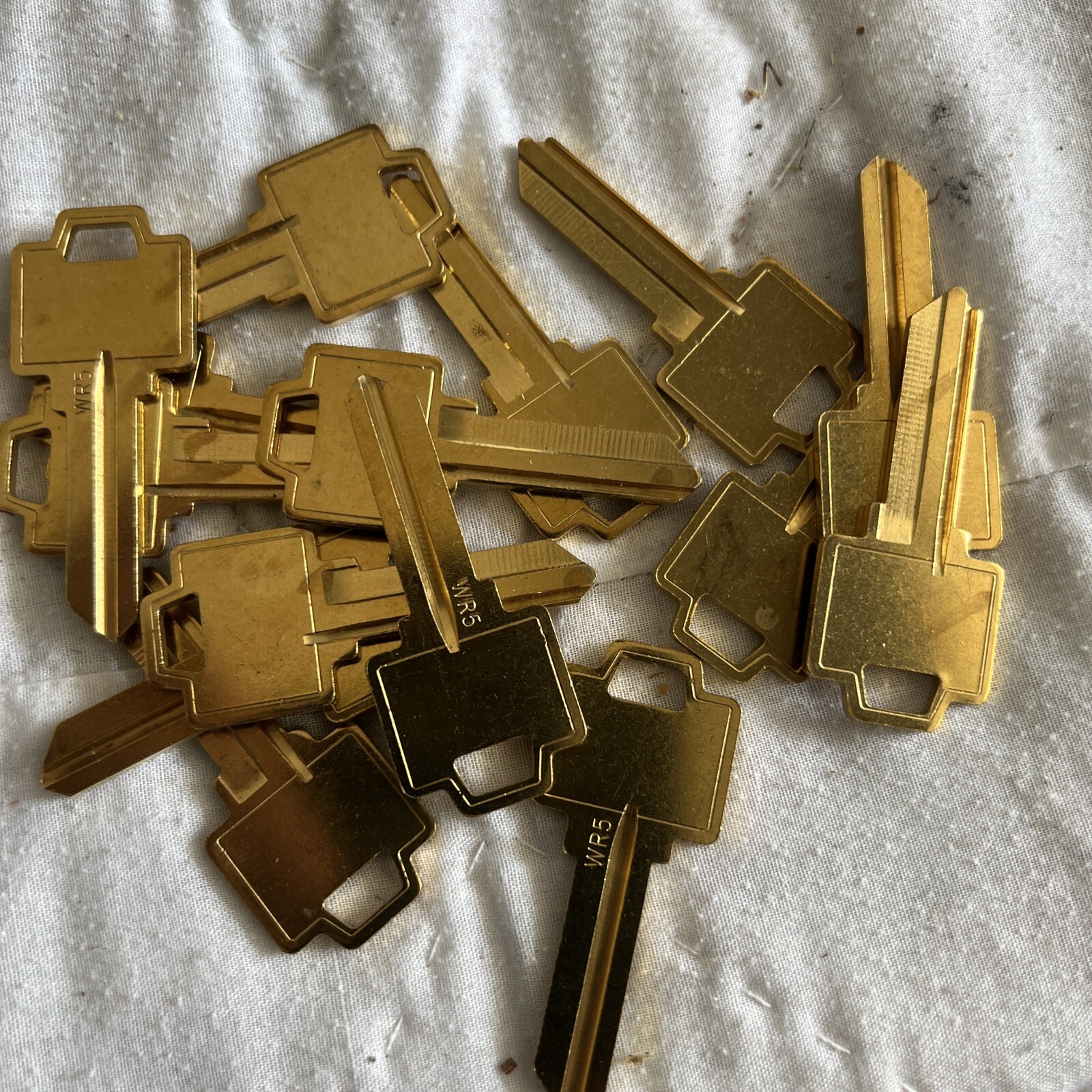 LOT OF 15 GENUINE ORIGINAL BRASS WEISER WR5 LOCKSMITH KEY BLANKS BLANK