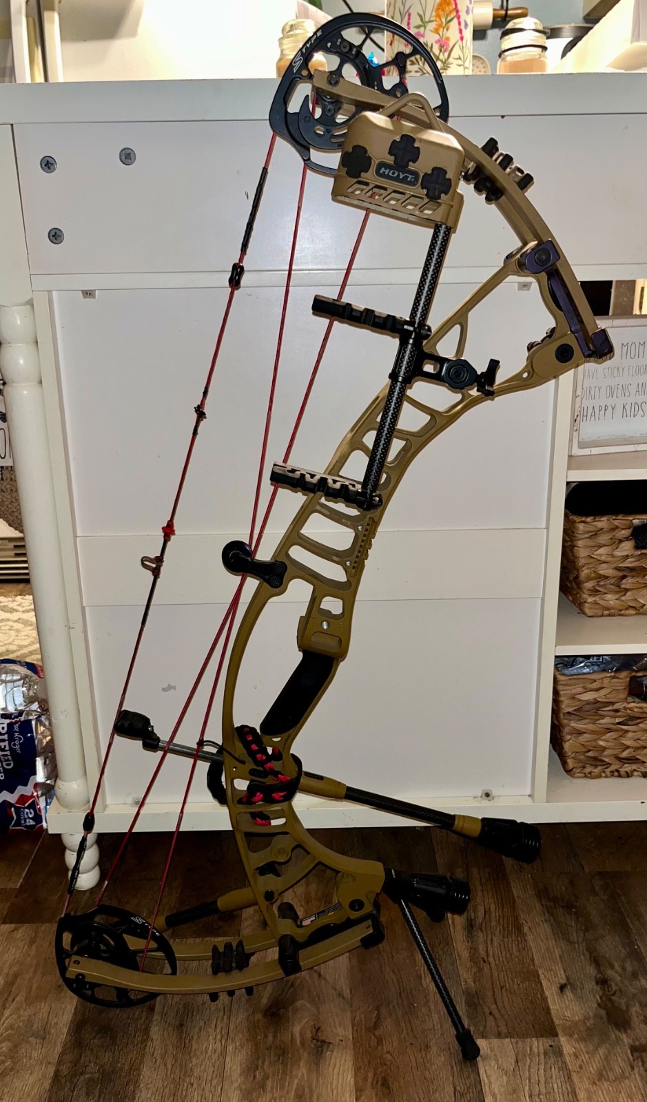 Hoyt Z1S Compound Bow Bourbon with Hoyt accessories