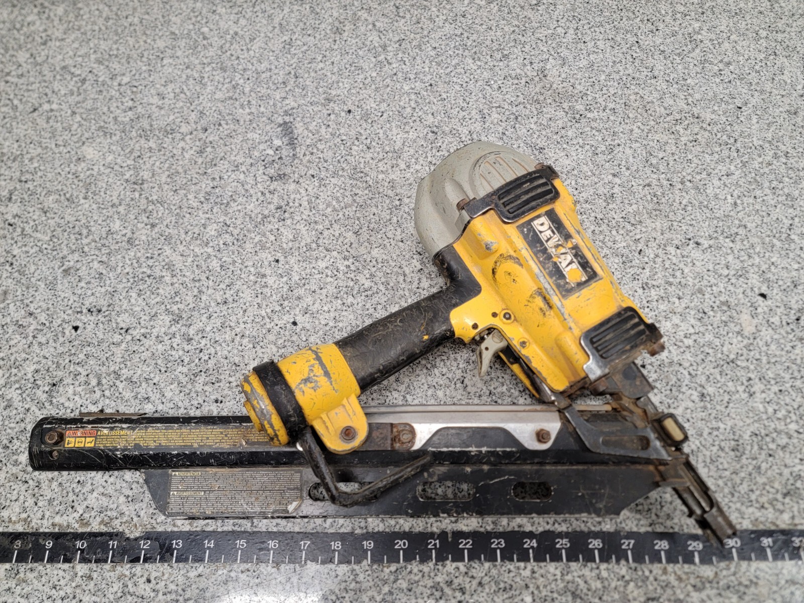 DEWALT DWF83PL Pneumatic 21-Degree 3-1/4 in. Collated Framing Nailer a-x