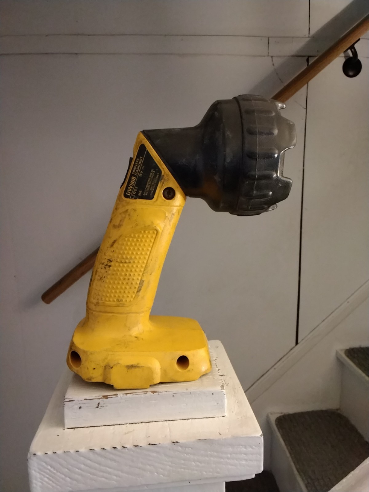 DeWalt 18V Volt DW908 Pivot Head Flashlight Tested Works Good Light Tool Only