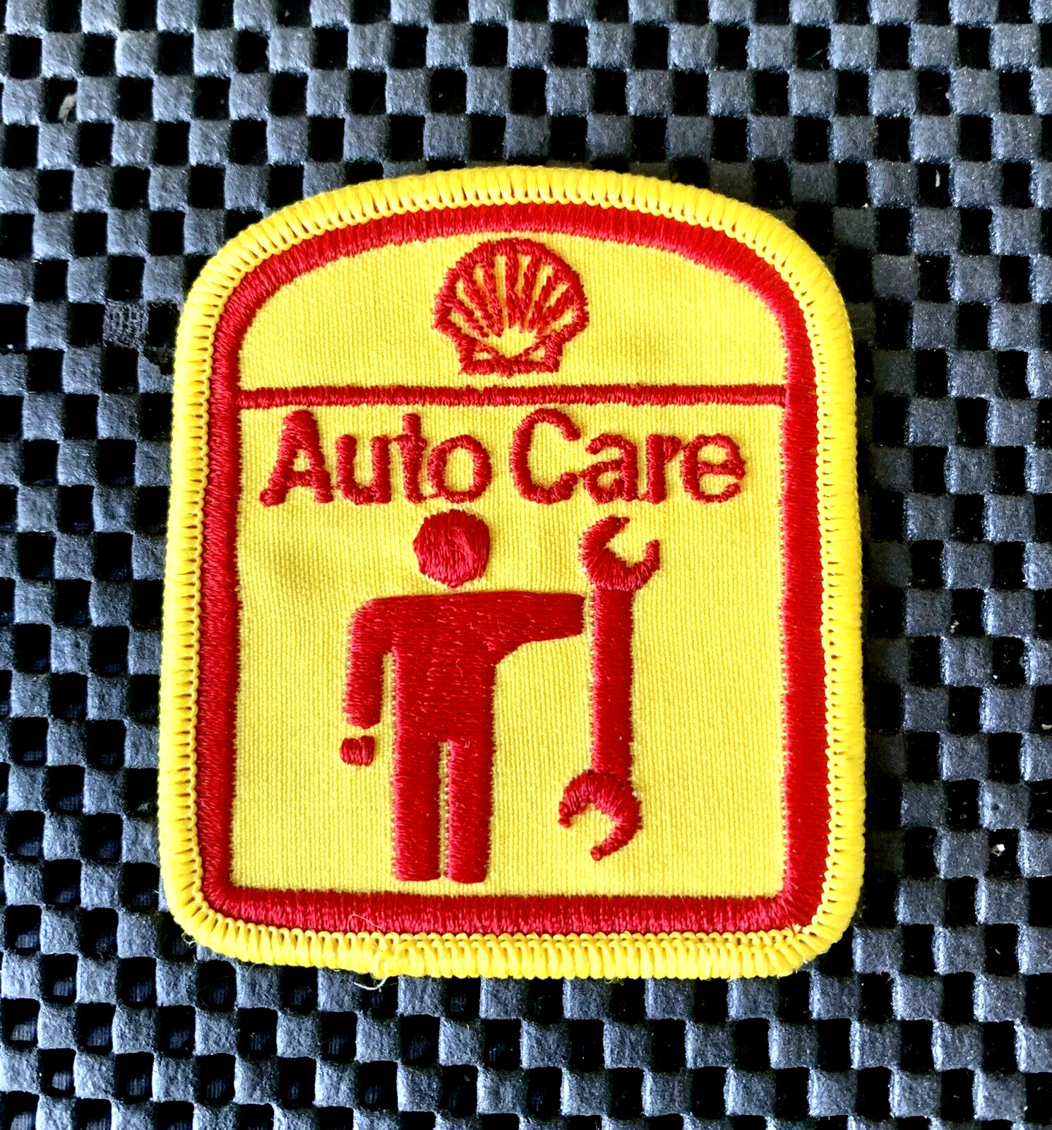 SHELL AUTO CARE EMBROIDERED SEW ON ONLY PATCH MAINTENANCE SERVICE 2 1/2 x 3" NOS