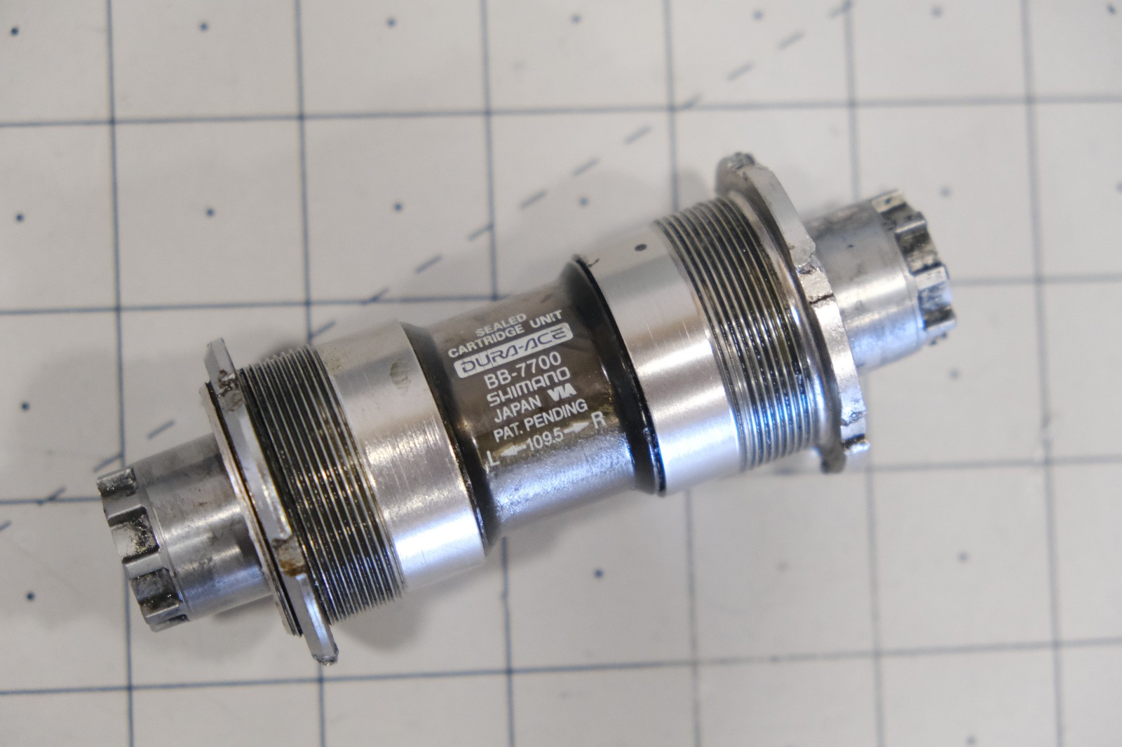 Shimano Dura Ace BB-7700 Road Bike Bottom Bracket Octalink 68x109.5mm