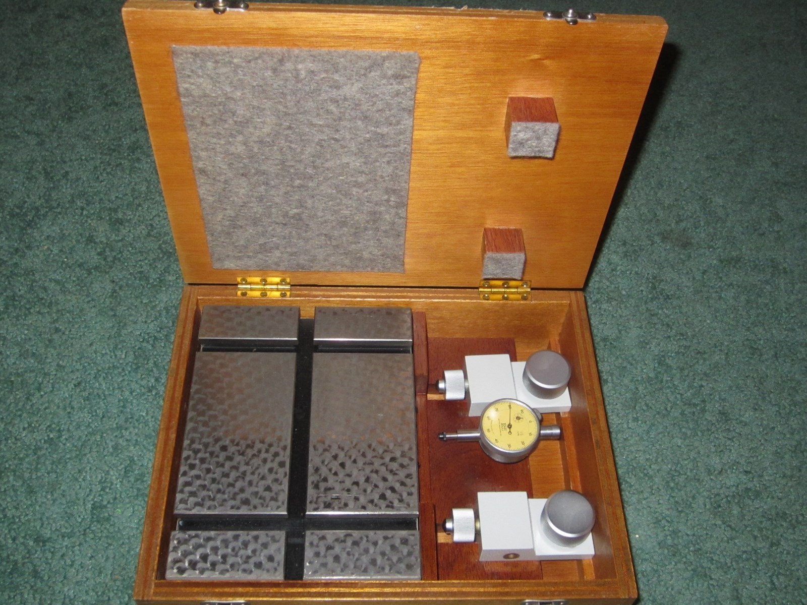 Exc. Taylor-Hobson Portable Inspection Table w/ Metric Indicator layout 112/1646