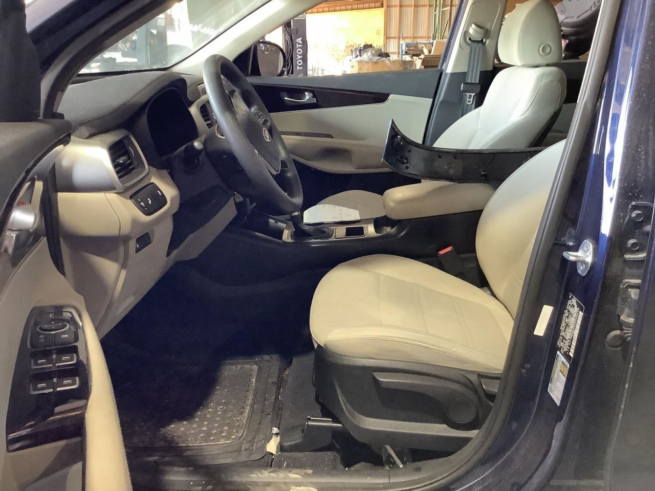SORENTO 2019 Glove Box 4711472