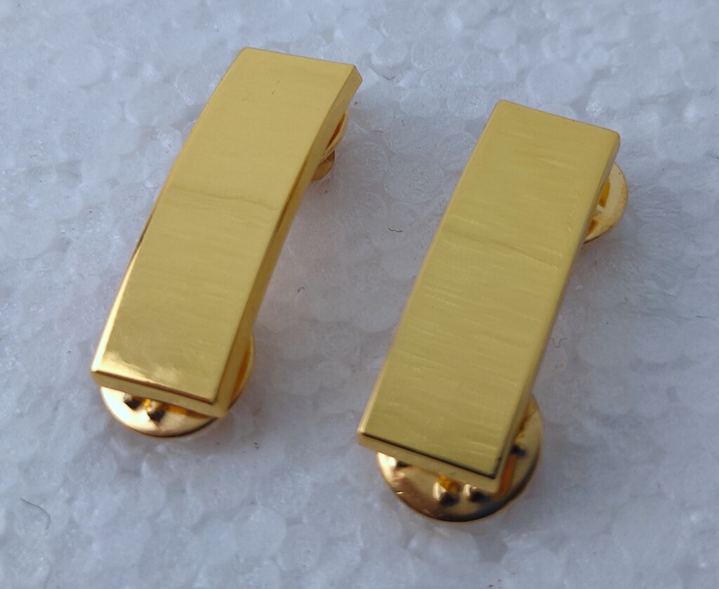PAIR US ARMY SECOND LIEUTENANT OFFICER RANK INSIGNIA BADGES new -chho981