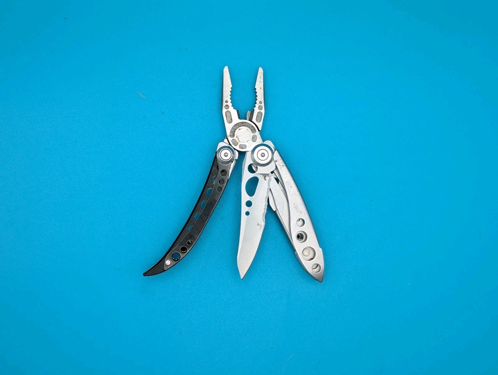 Leatherman Freestyle Multi-Tool - Discontinued - FAST SHIPPING! USED/RUST