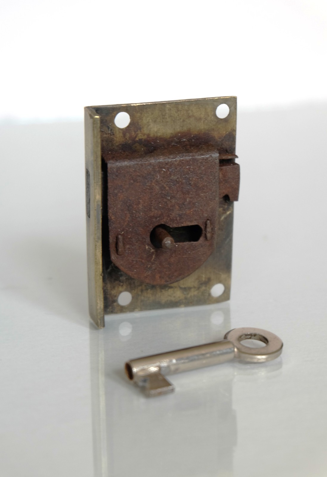 Antique Brass 2 1/2" Cut Cabinet Drawer Back Spring Lock with Key [CCL193]