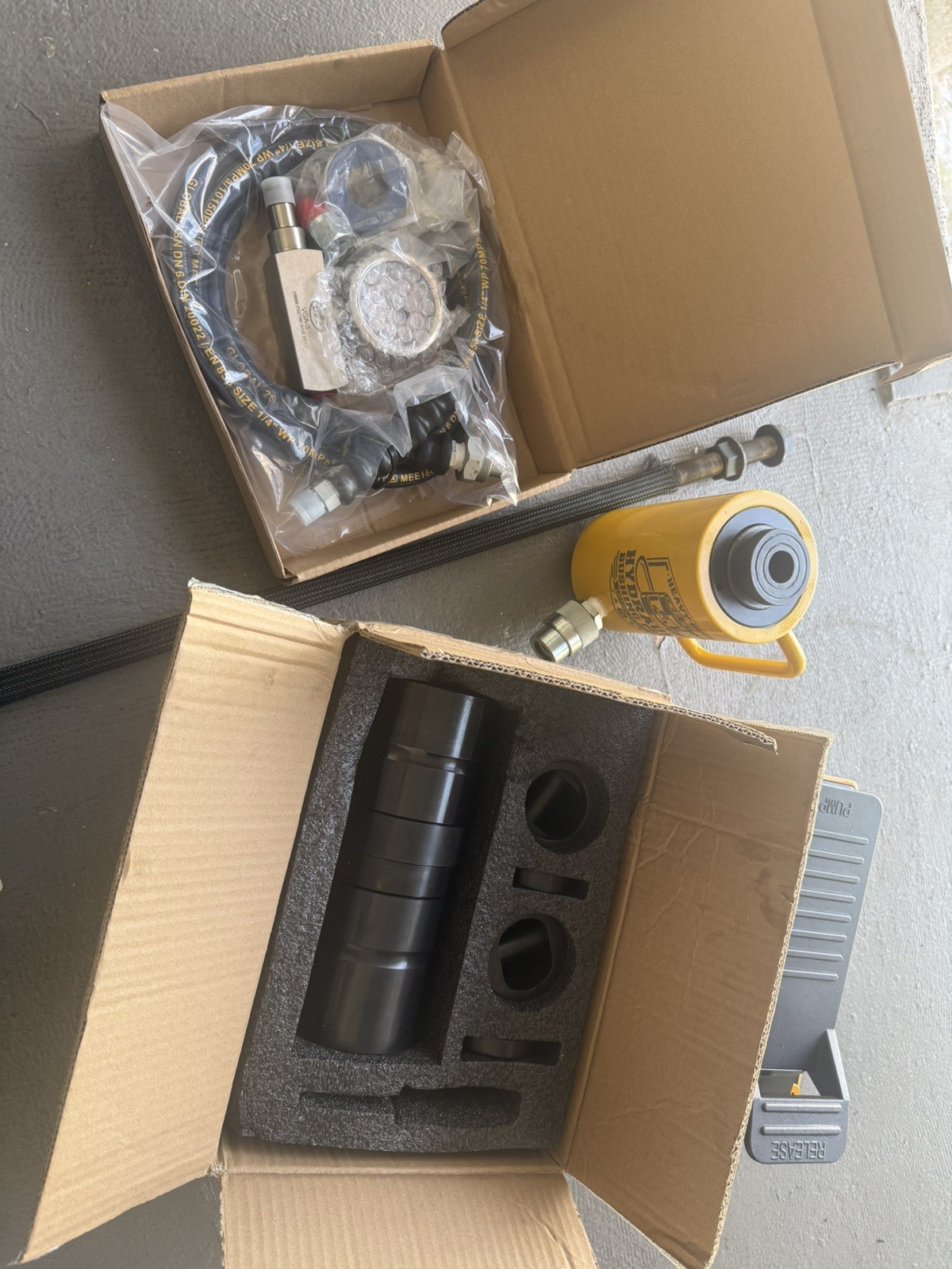 Truck bushing extractor