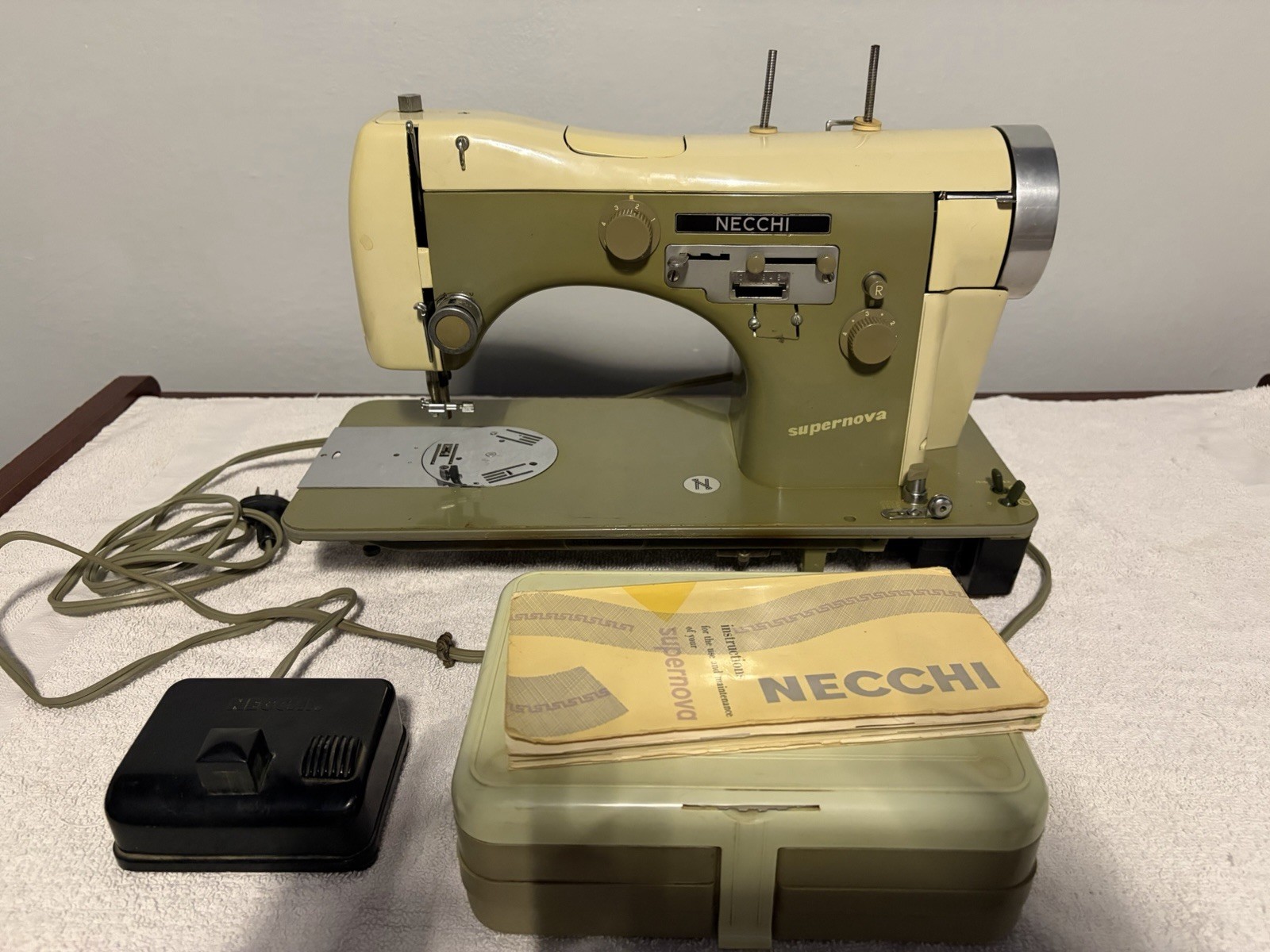 Necchi Supernova Vintage Sewing Machine Tested w/ Cams Manual Accessories Italy