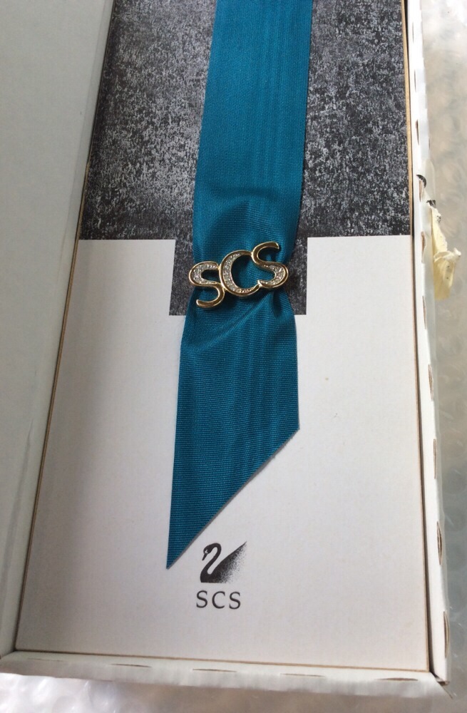 SWAROVSKI  PIN "SCS" FOR MEMBERS ONLY COLLECTOR'S SOCIETY ......MIB