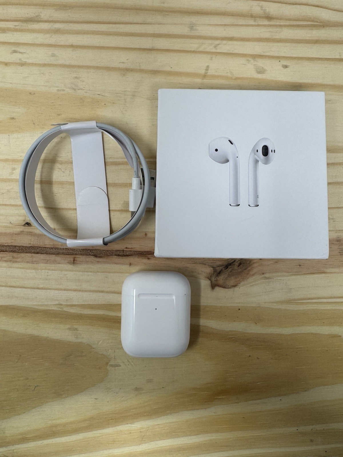 Apple AirPods 2nd Generation With Charging Case Sealed Opened Box
