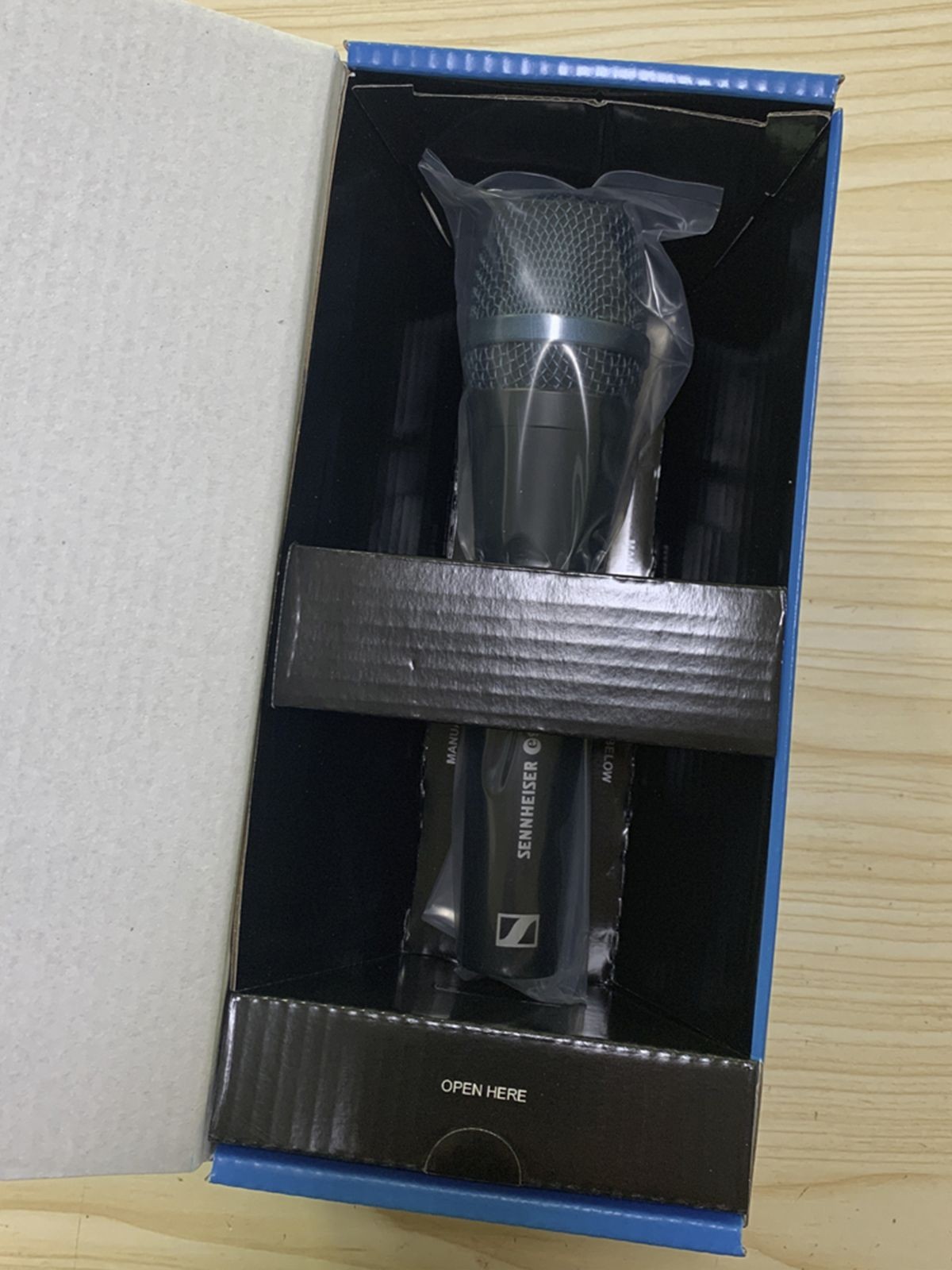 Sennheiser Professional E 945 Dynamic Super-Cardioid Vocal Microphone Wired