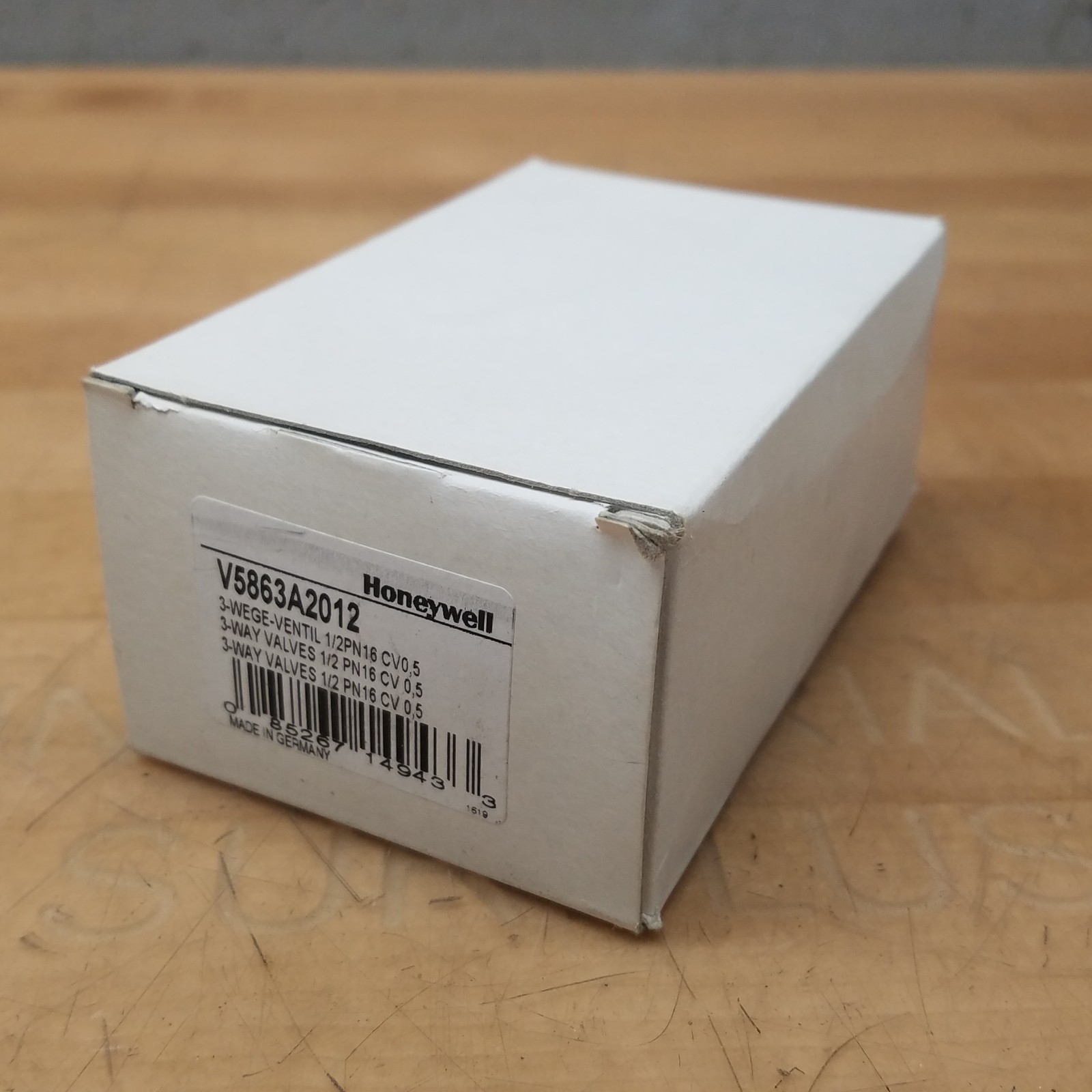 Honeywell V5863A2012 Solenoid Valve, 3-Way, 1/2"NPT - NEW
