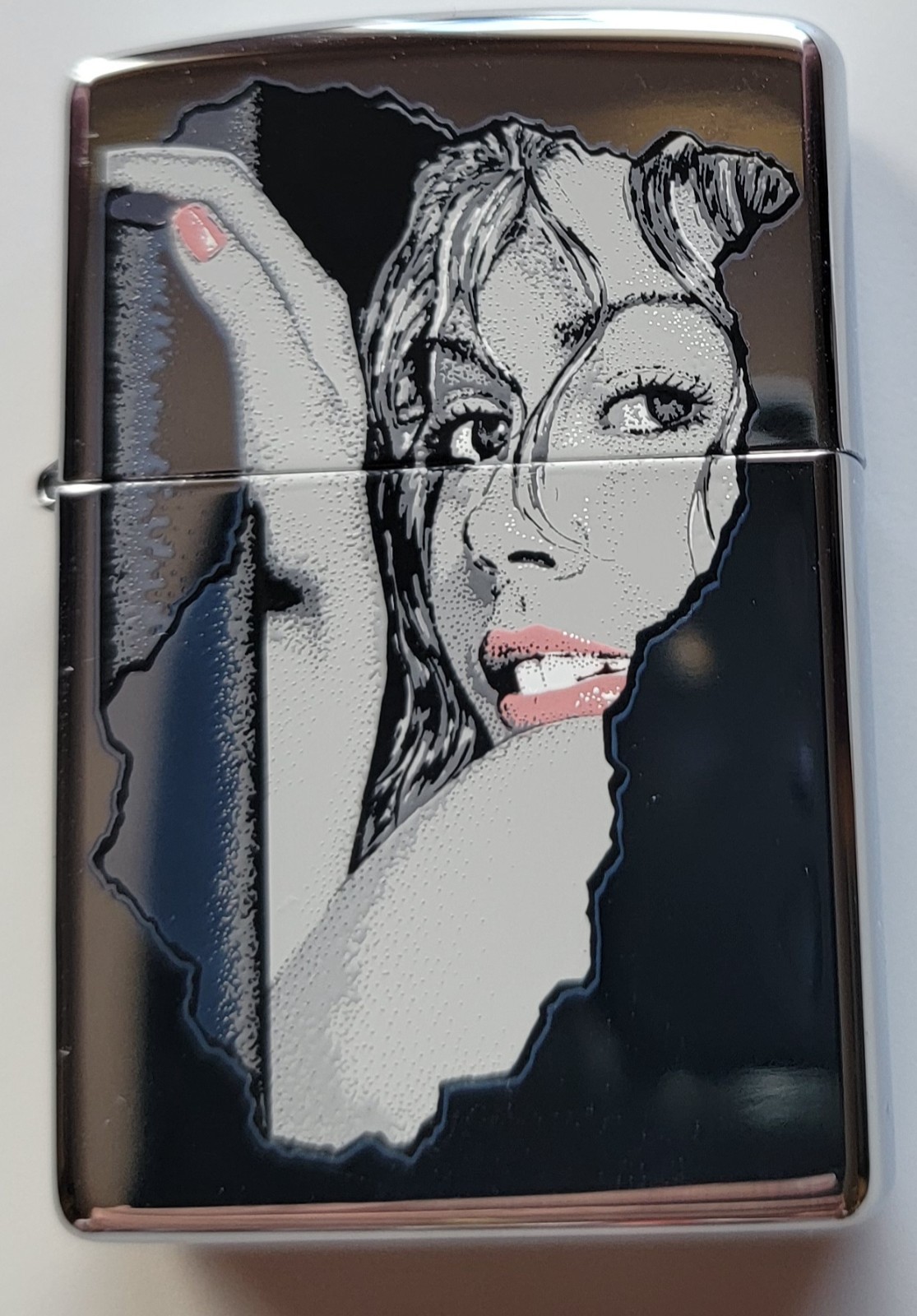 Zippo 20713 Seductive Stare High Polish New in Original case Retired 2005