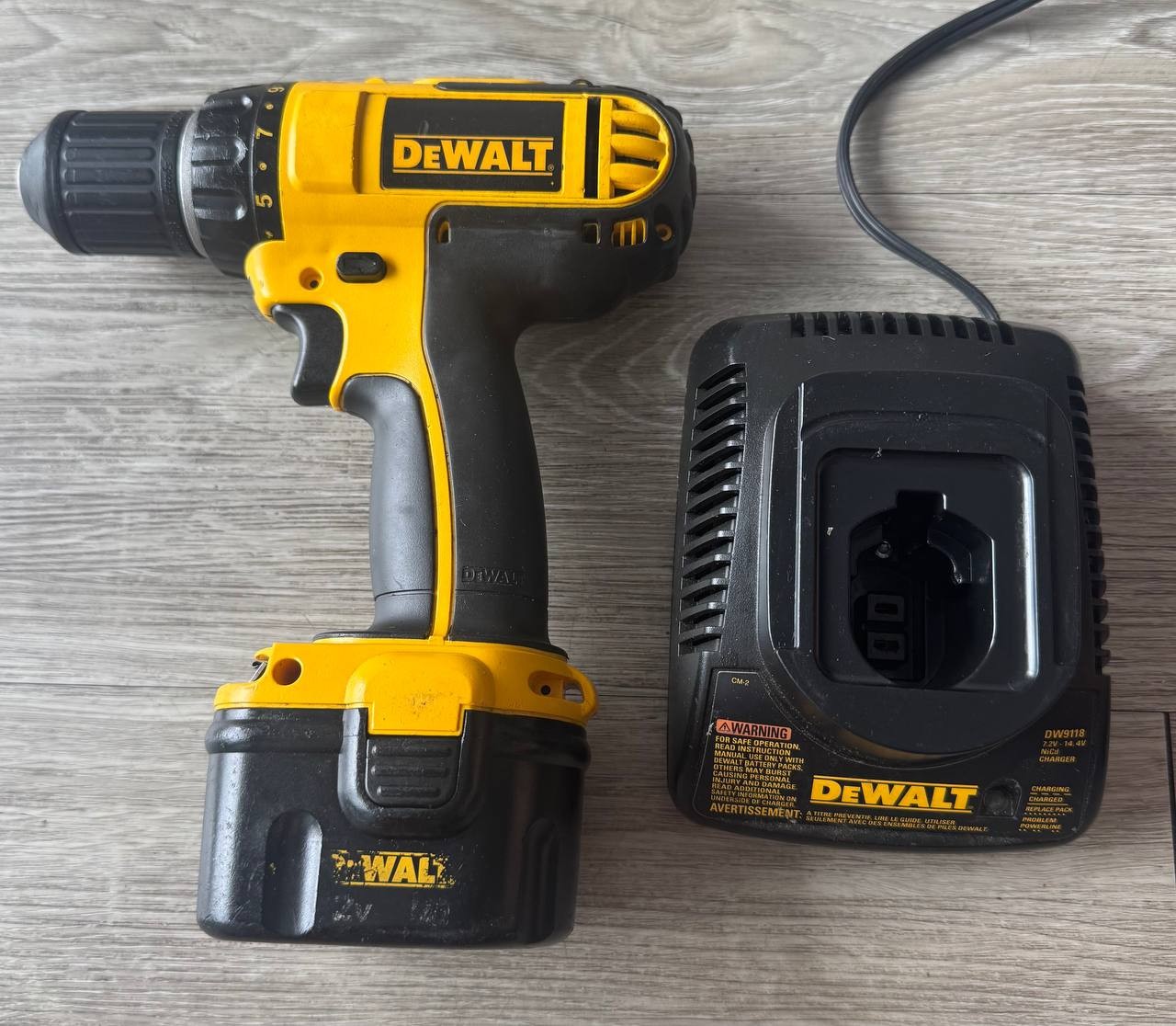 DeWALT DC742 12V XRP 3/8" Cordless Drill Driver Kit w/ Battery & Charger Tested
