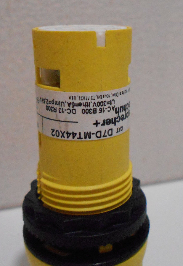 Sprecher+Schuh D7D-MT44X02 Twist and Release Stop Button
