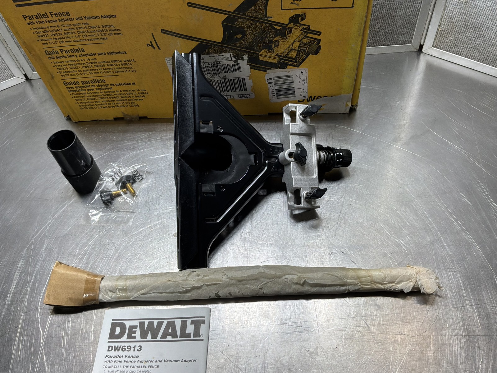 DEWALT PARALLEL FENCE MODEL DW6913 NEW