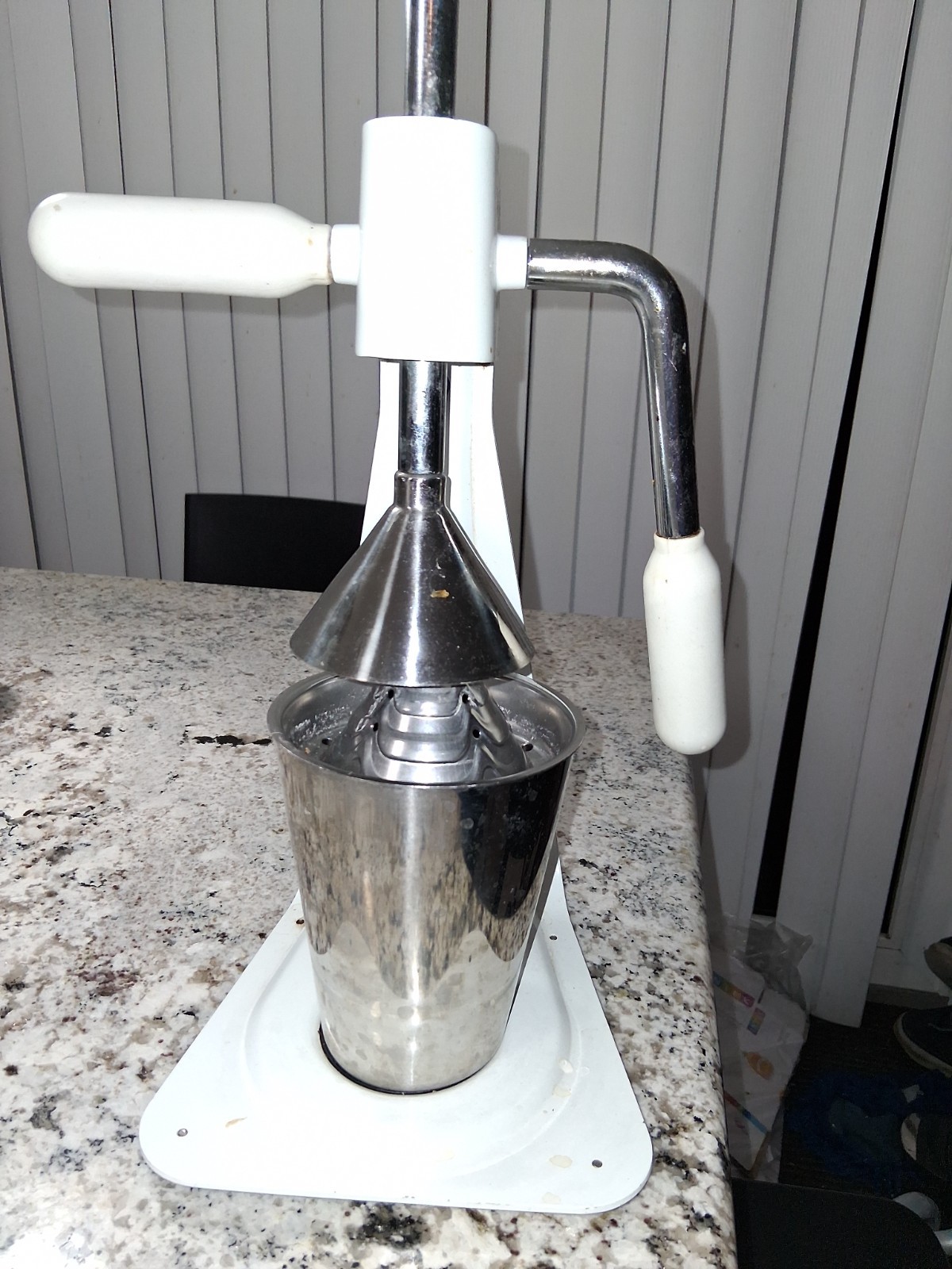 VTG COMMERCIAL CHROME JUICER HAND PRESS MANUAL JUICER- GUC~