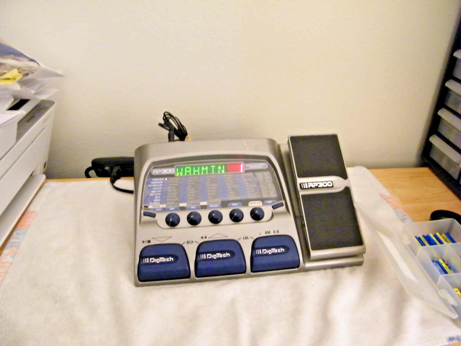 ****GENUINE DIGITECH DIGITAL MODELING MULTI EFFECTS GUITAR PTOCESSOR (RP300)****