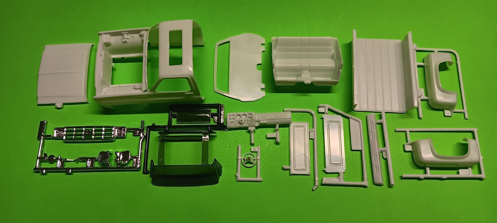 77 Chevy Street Pickup Truck 1/25 Hood Cab Glass Step Side Bed Chrome Open Grill