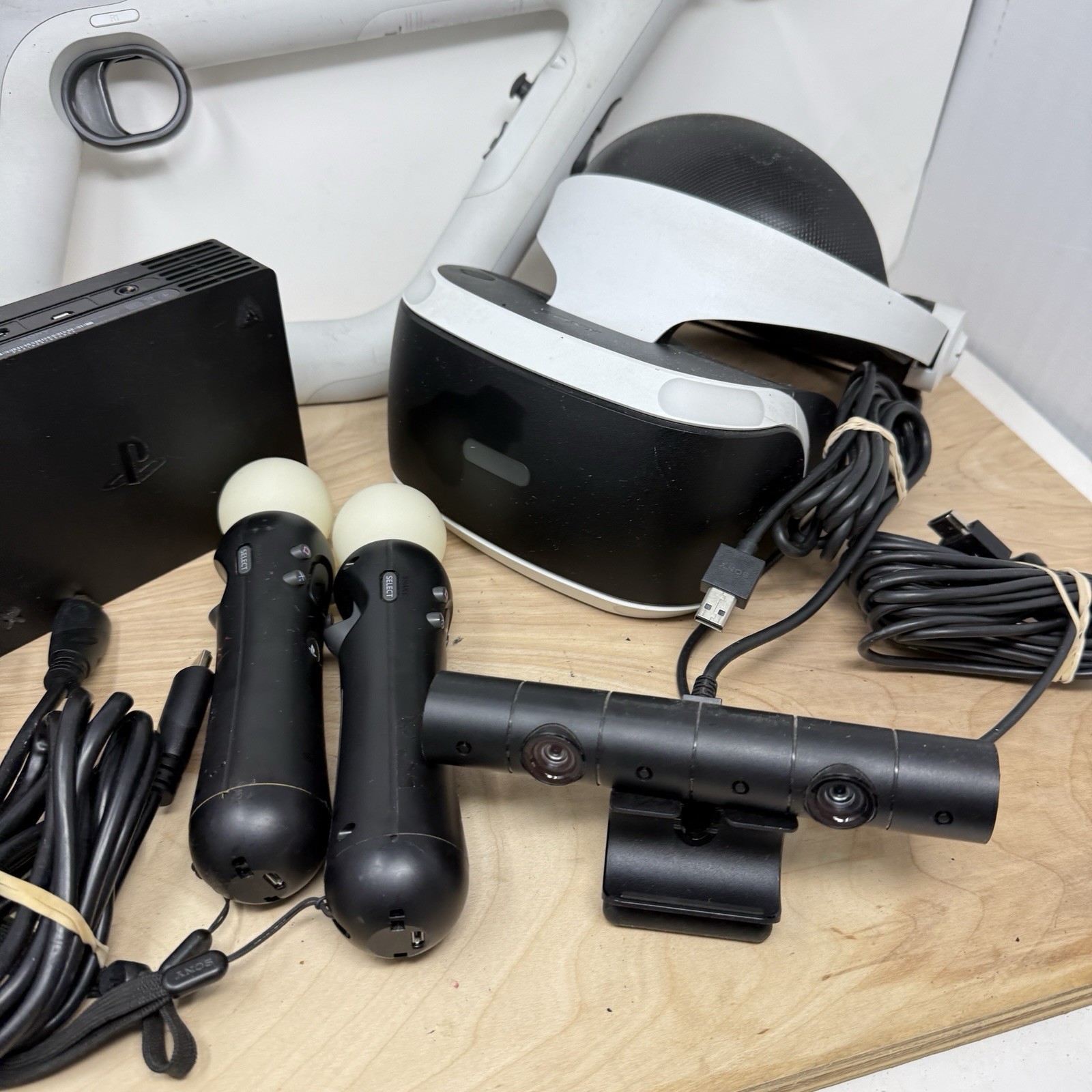 Sony PlayStation 4 PS4 PS VR Headset Bundle Tested With Gun/Controllers READ!