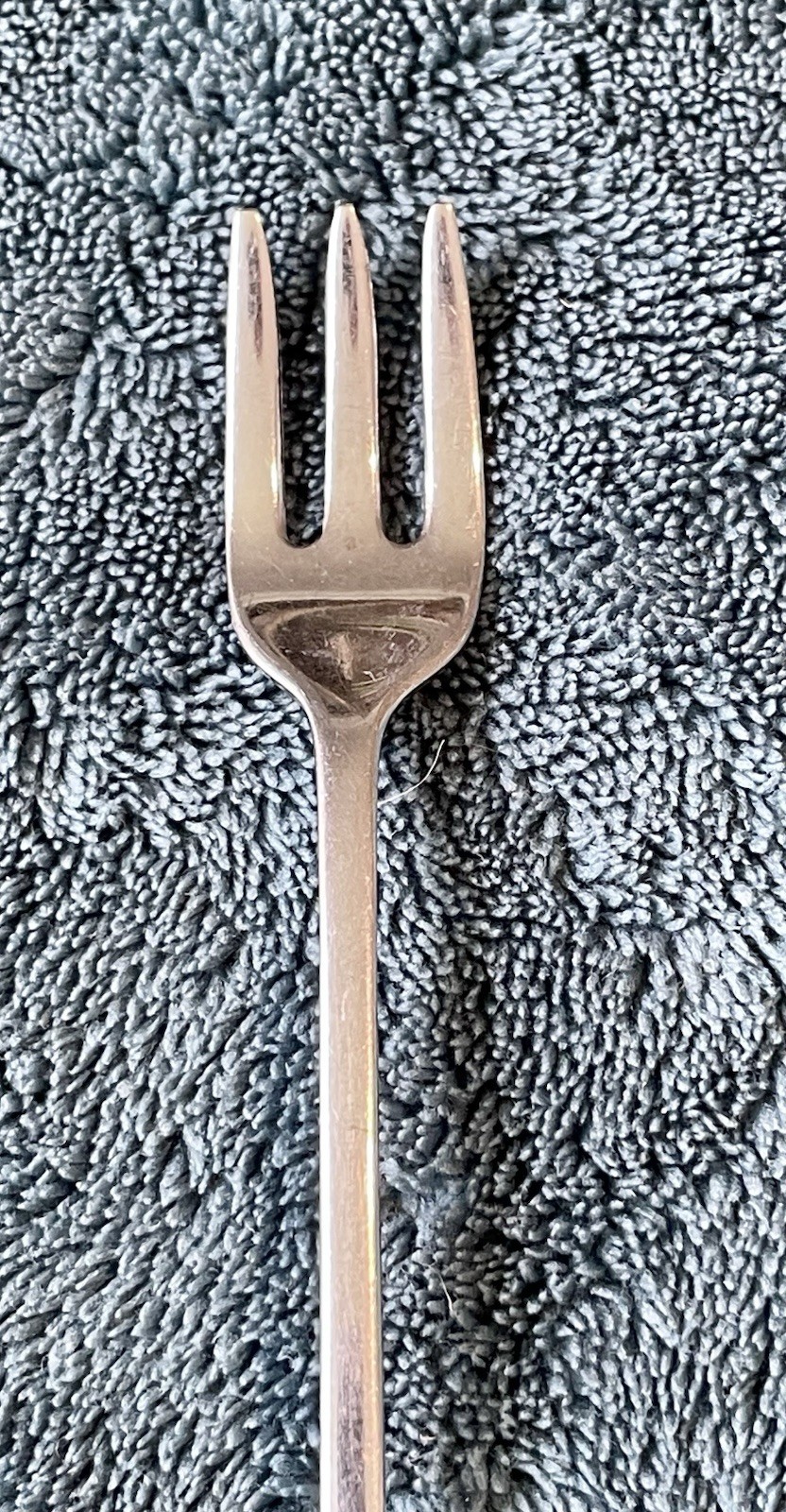 1 - ONEIDA STAINLESS FLATWARE “QUINCY” COCKTAIL/PICKLE FORK!