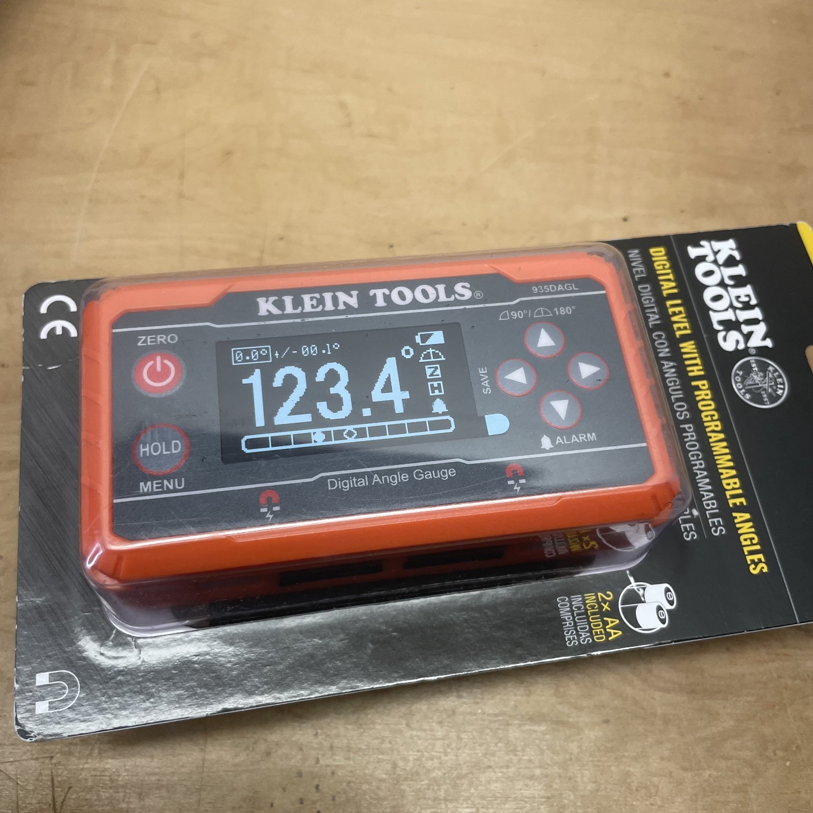 Klein Tools 935DAGL Digital Level Angle Finder with Programmable Angles NEW
