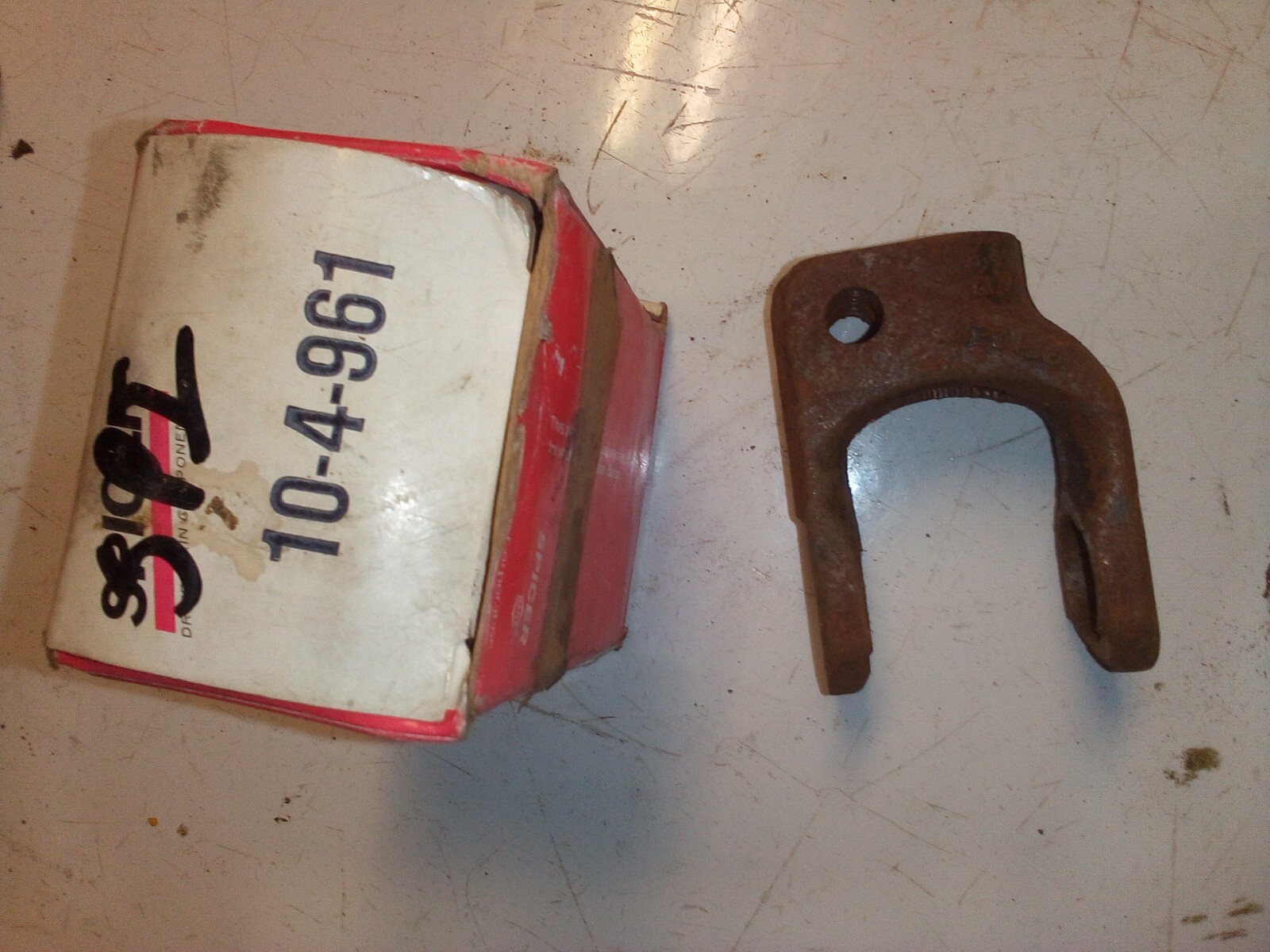 New OEM Spicer 10-4-961 Steering Jack Yoke for Mack 10-4-961