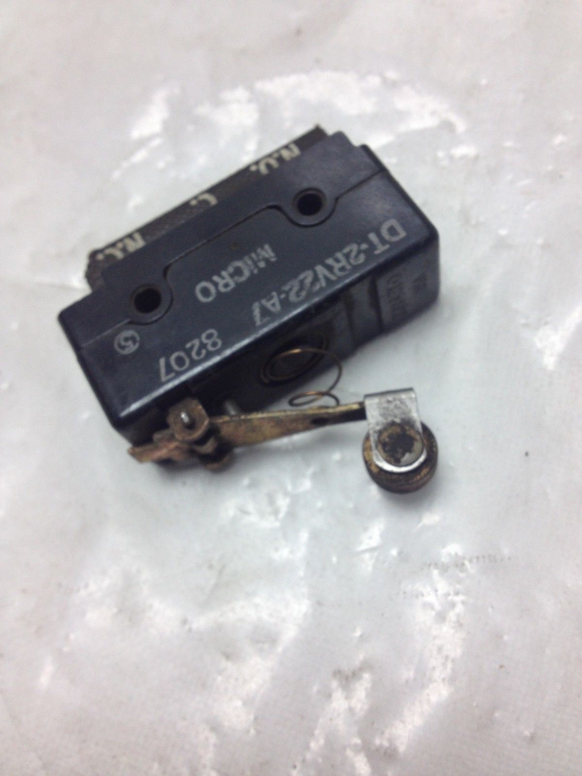 Microswitch DT-2RV22-A7 Standard Limit Switch with Roller Lever
