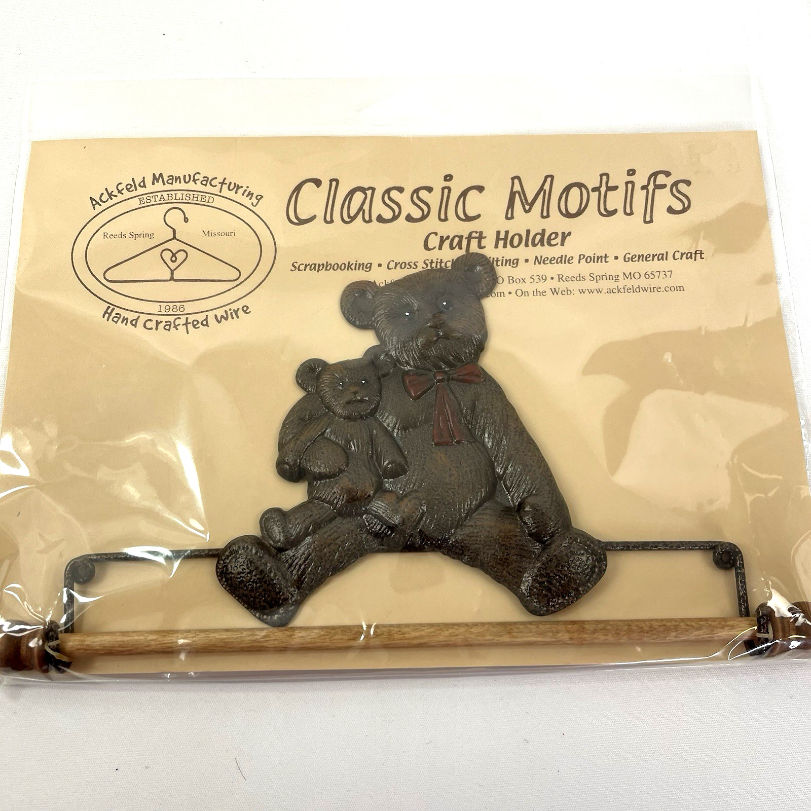 Ackfeld Hand Crafted Wire Craft Holder Teddy Bears 7.5" NEW