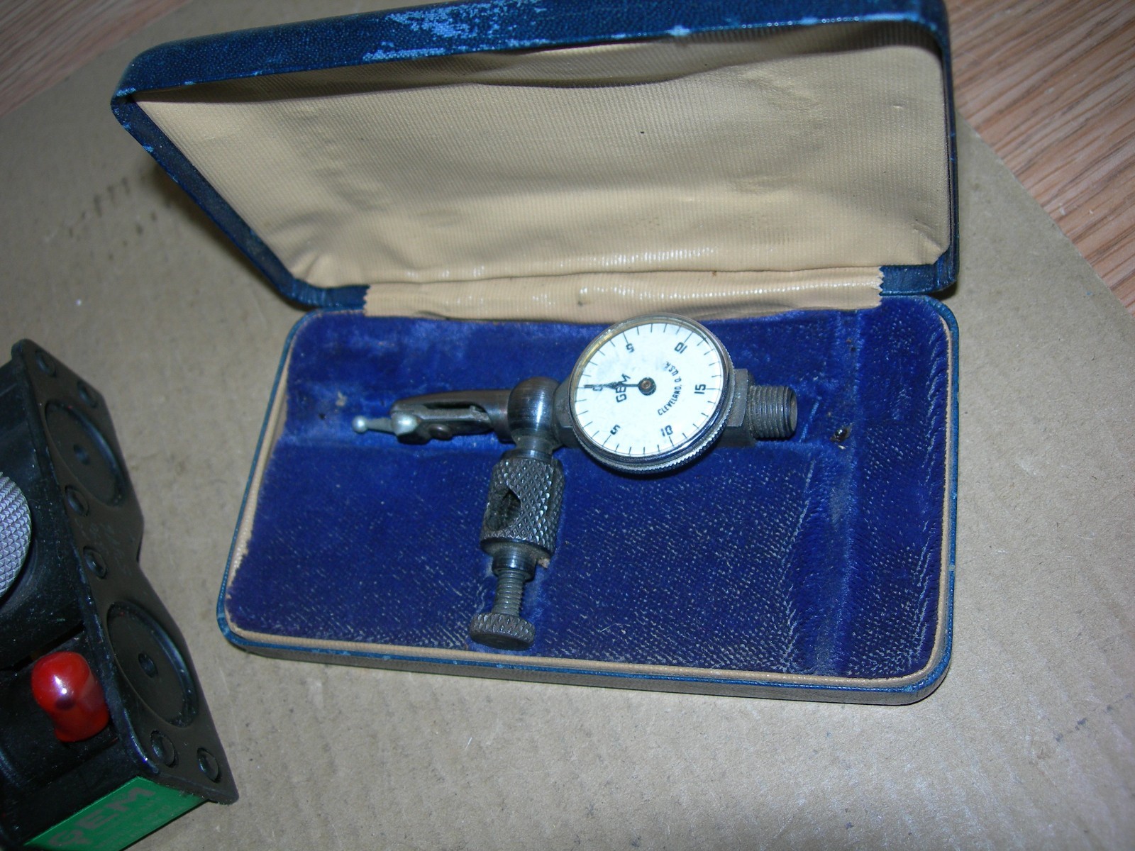 Gem Indicator with Magnet Indicator Holder + Indicator Case.