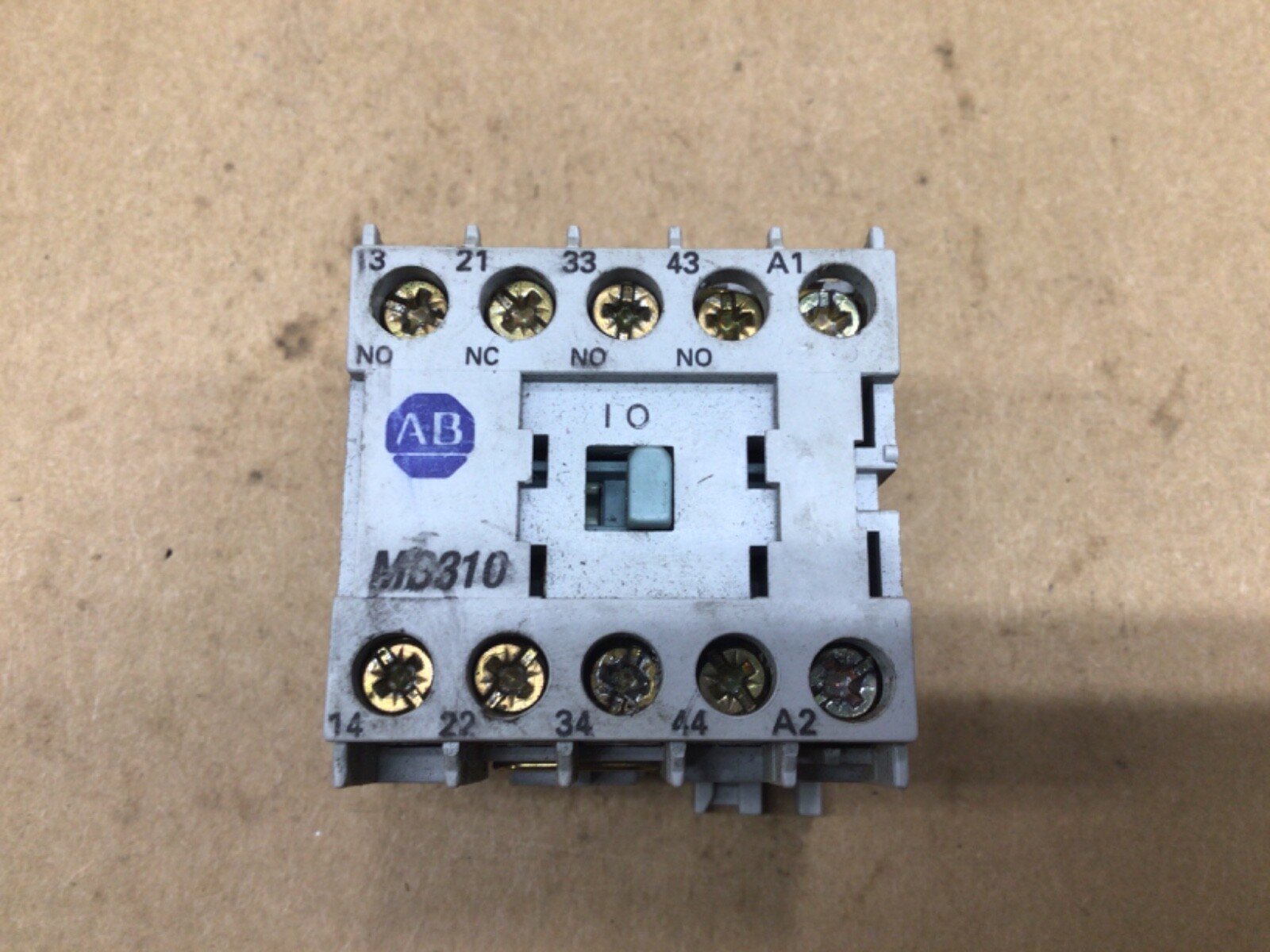 ALLEN BRADLEY 700DC-MB310 SER A #4003H8IAC