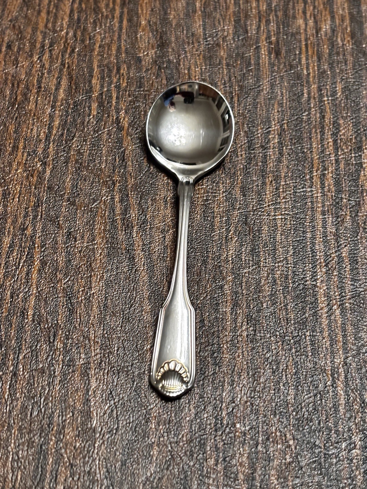Oneida Classic Shell Cube Bouillon Soup Spoon Stainless Steel